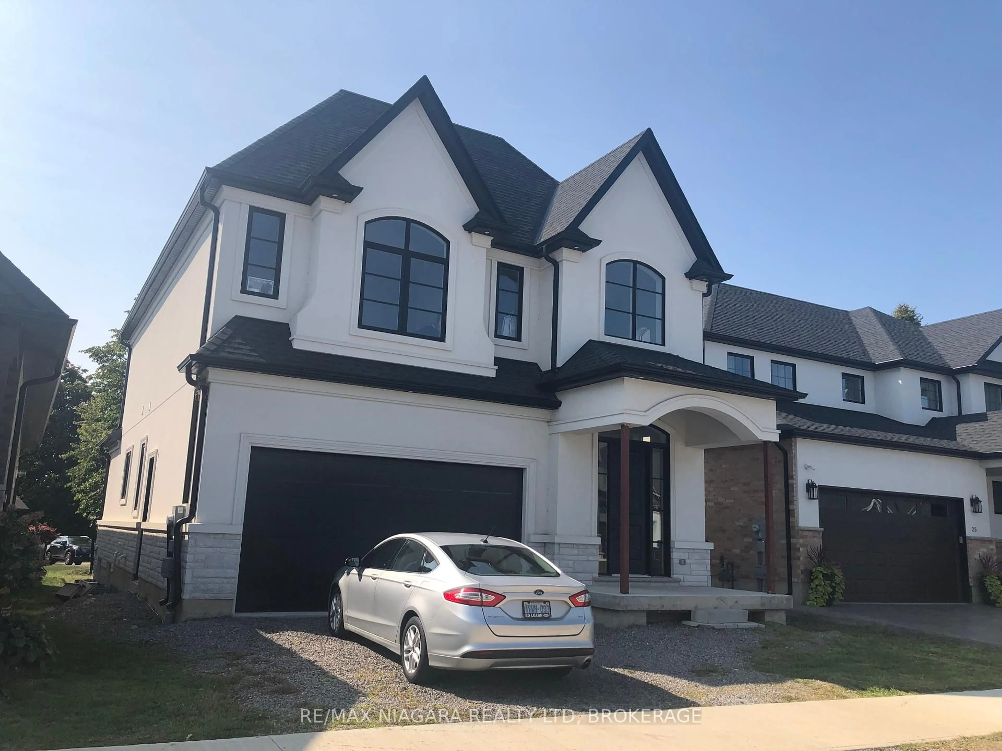 Home with brick exterior material, street for 21 Ivy Cres, Thorold Ontario L2V 0J9