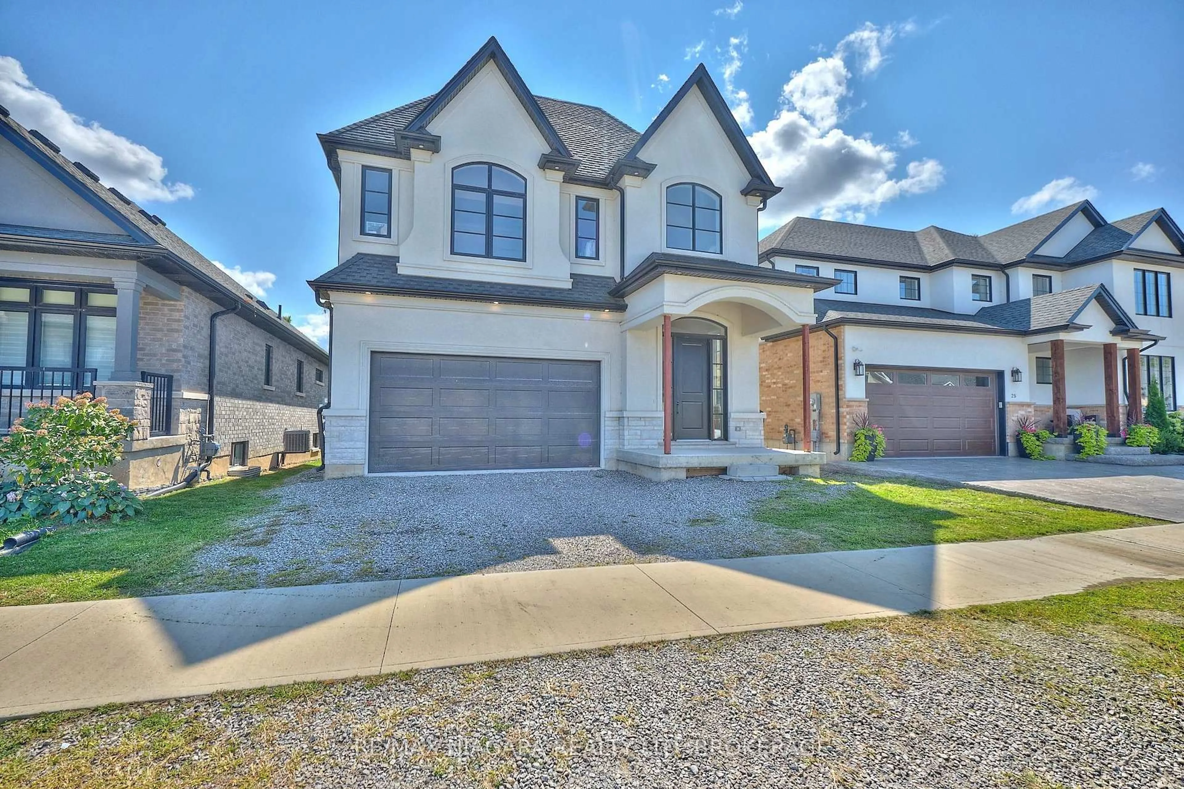 Home with brick exterior material, street for 21 Ivy Cres, Thorold Ontario L2V 0J9