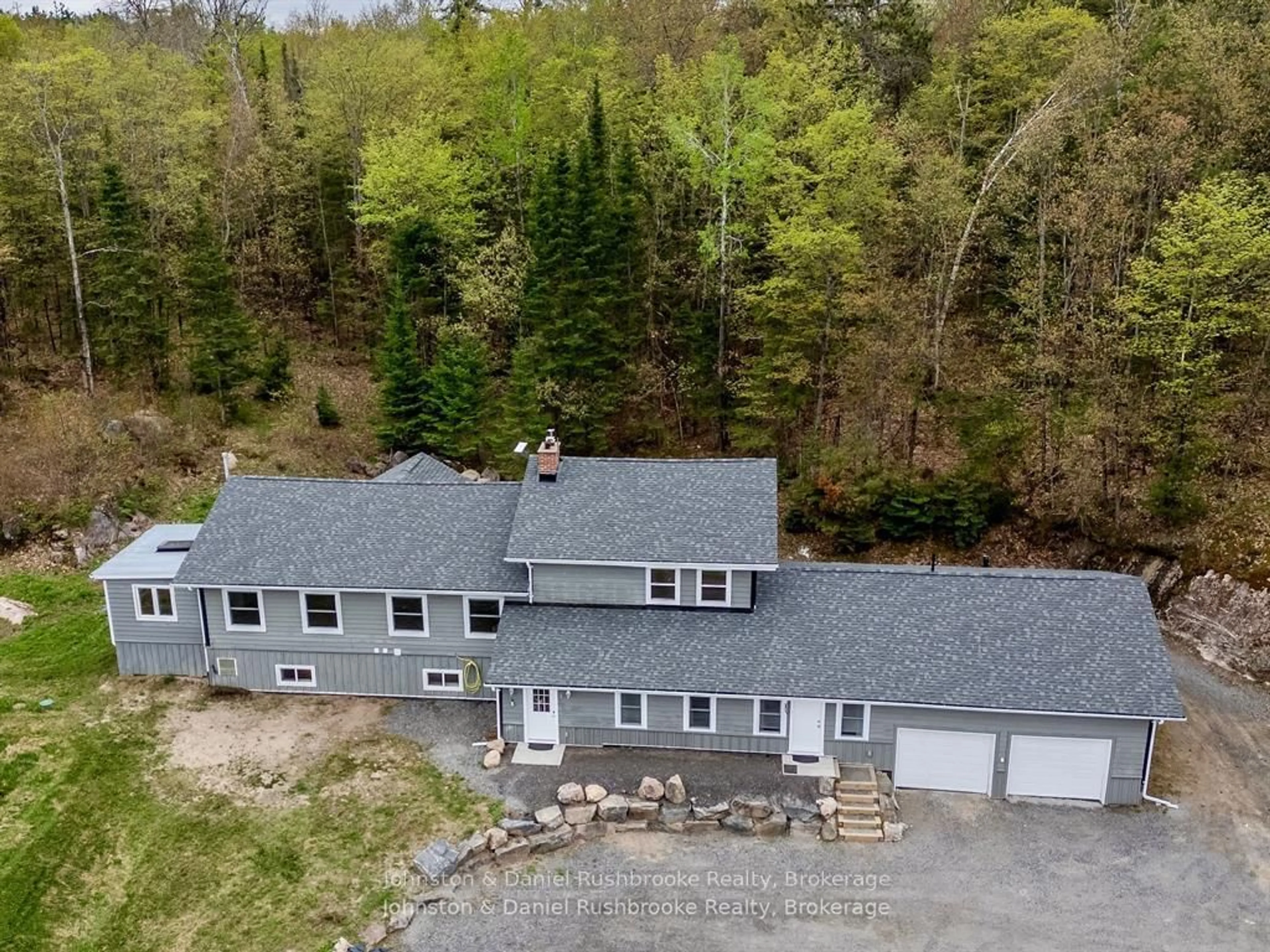 A pic from outside/outdoor area/front of a property/back of a property/a pic from drone, unknown for 1267 Silver Lake Rd, Gravenhurst Ontario P1P 1G0