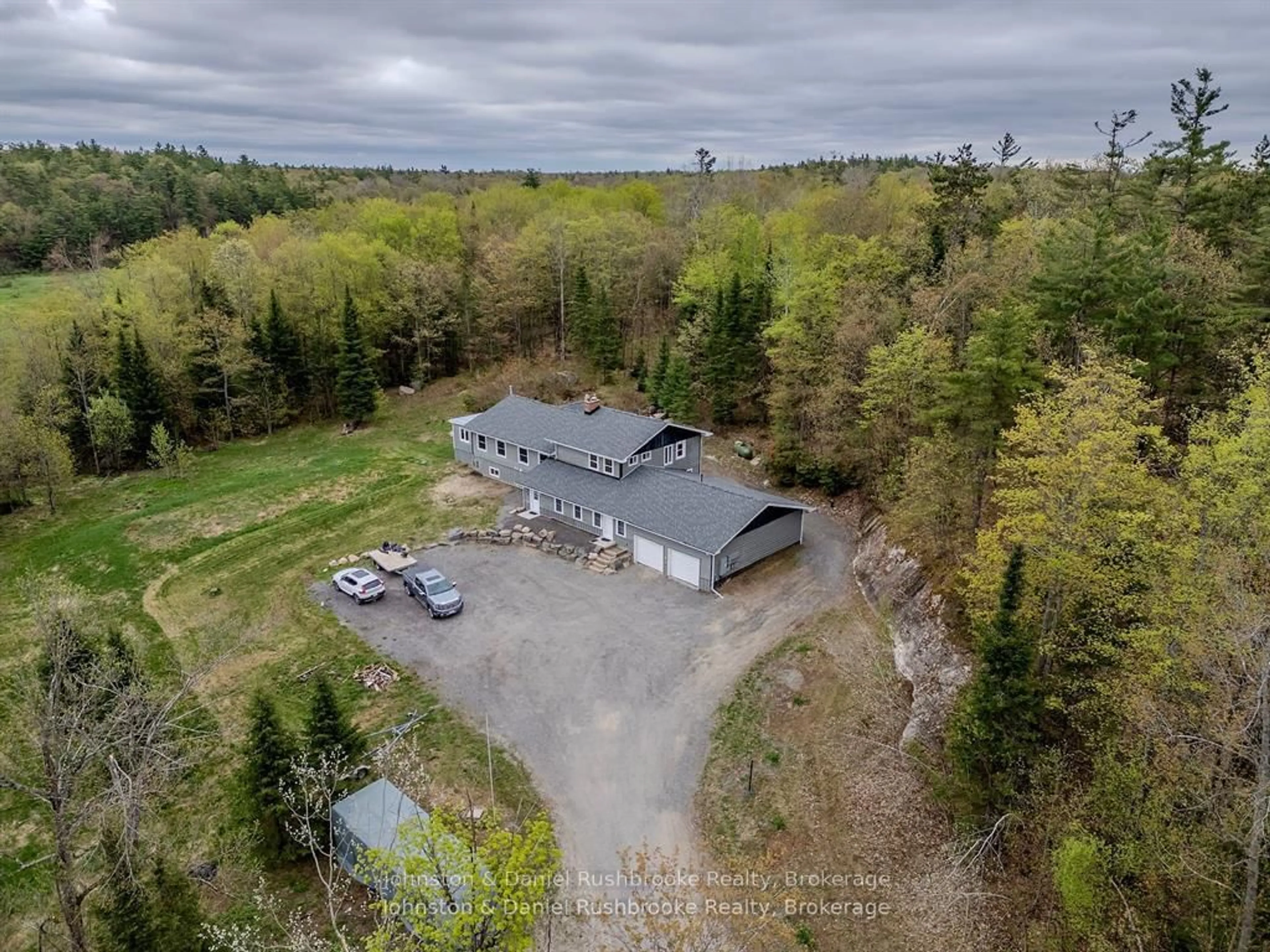 A pic from outside/outdoor area/front of a property/back of a property/a pic from drone, unknown for 1267 Silver Lake Rd, Gravenhurst Ontario P1P 1G0