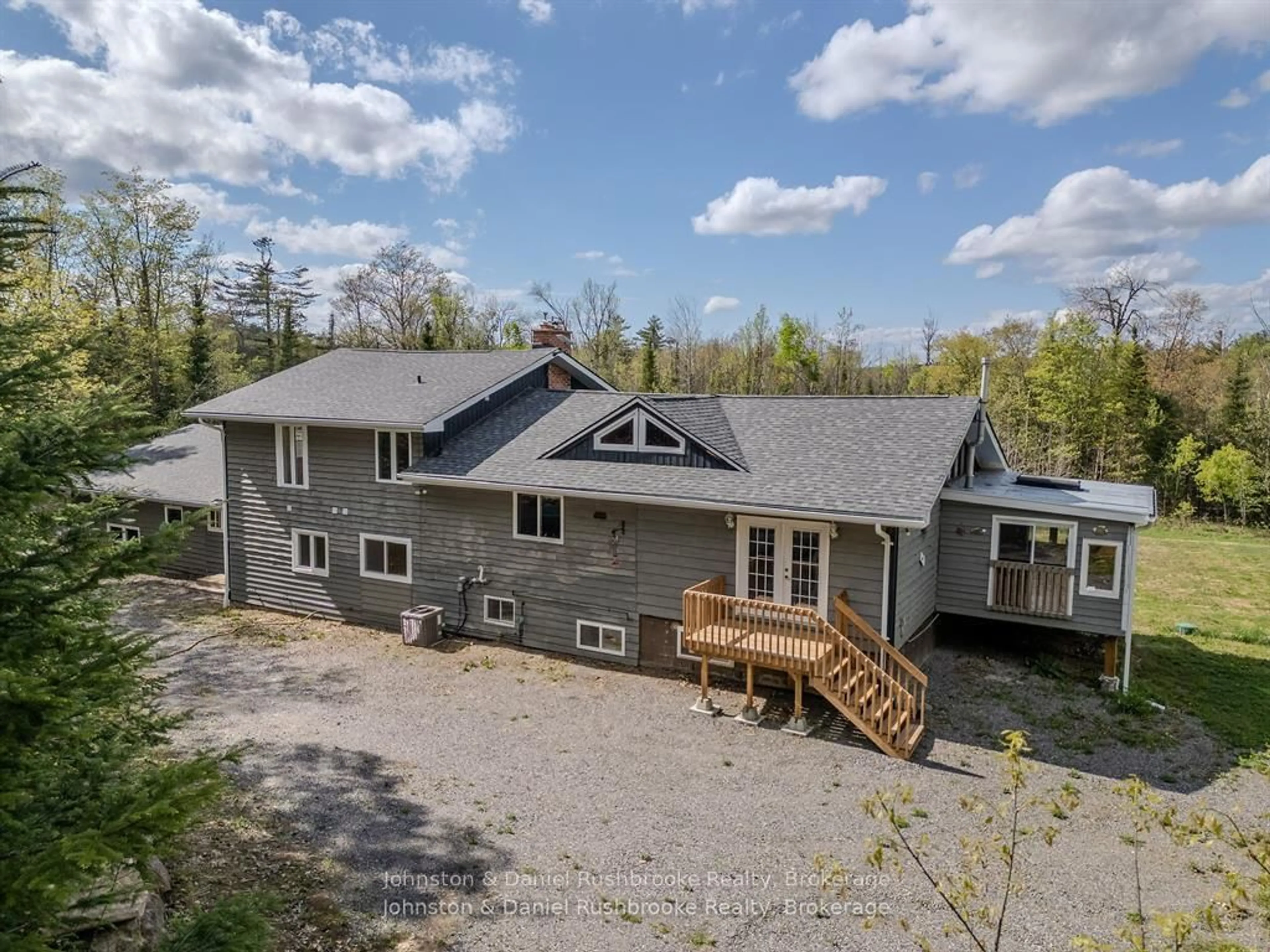 A pic from outside/outdoor area/front of a property/back of a property/a pic from drone, unknown for 1267 Silver Lake Rd, Gravenhurst Ontario P1P 1G0