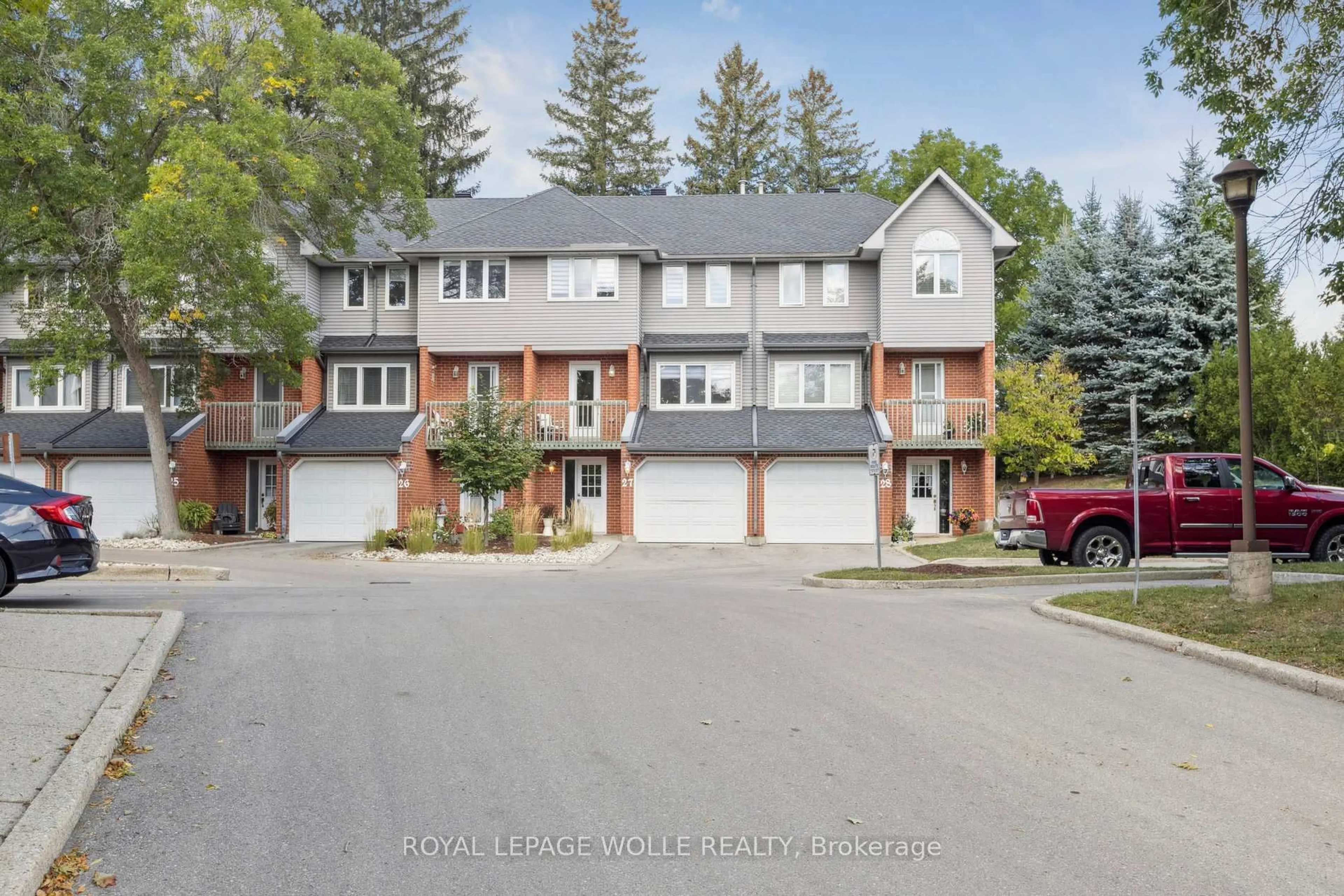A pic from outside/outdoor area/front of a property/back of a property/a pic from drone, street for 89 Woolwich St #27, Waterloo Ontario N2K 1S5