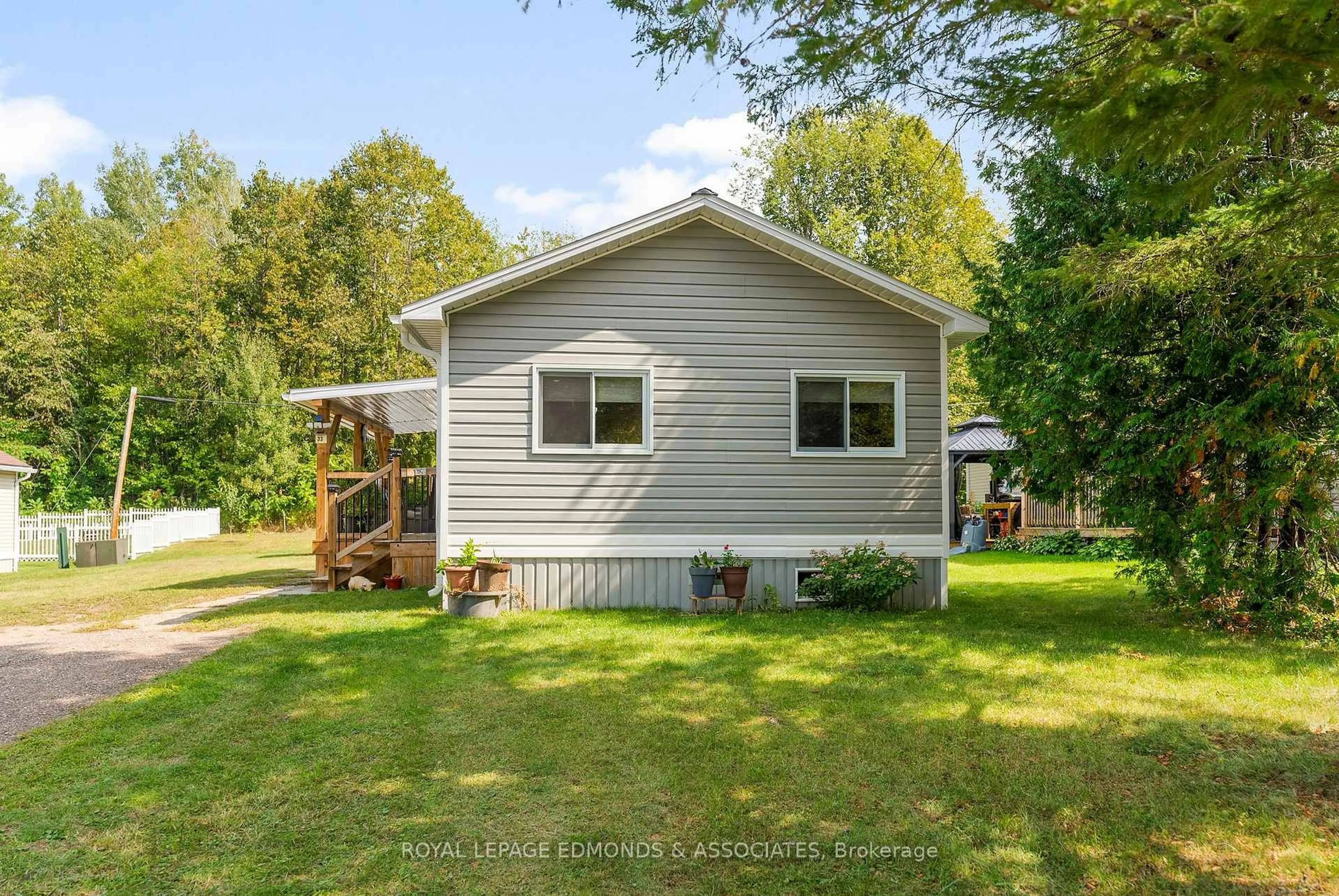 Home with vinyl exterior material, unknown for 33 Robert Colin Lane, Cobden Ontario K0J 1K0