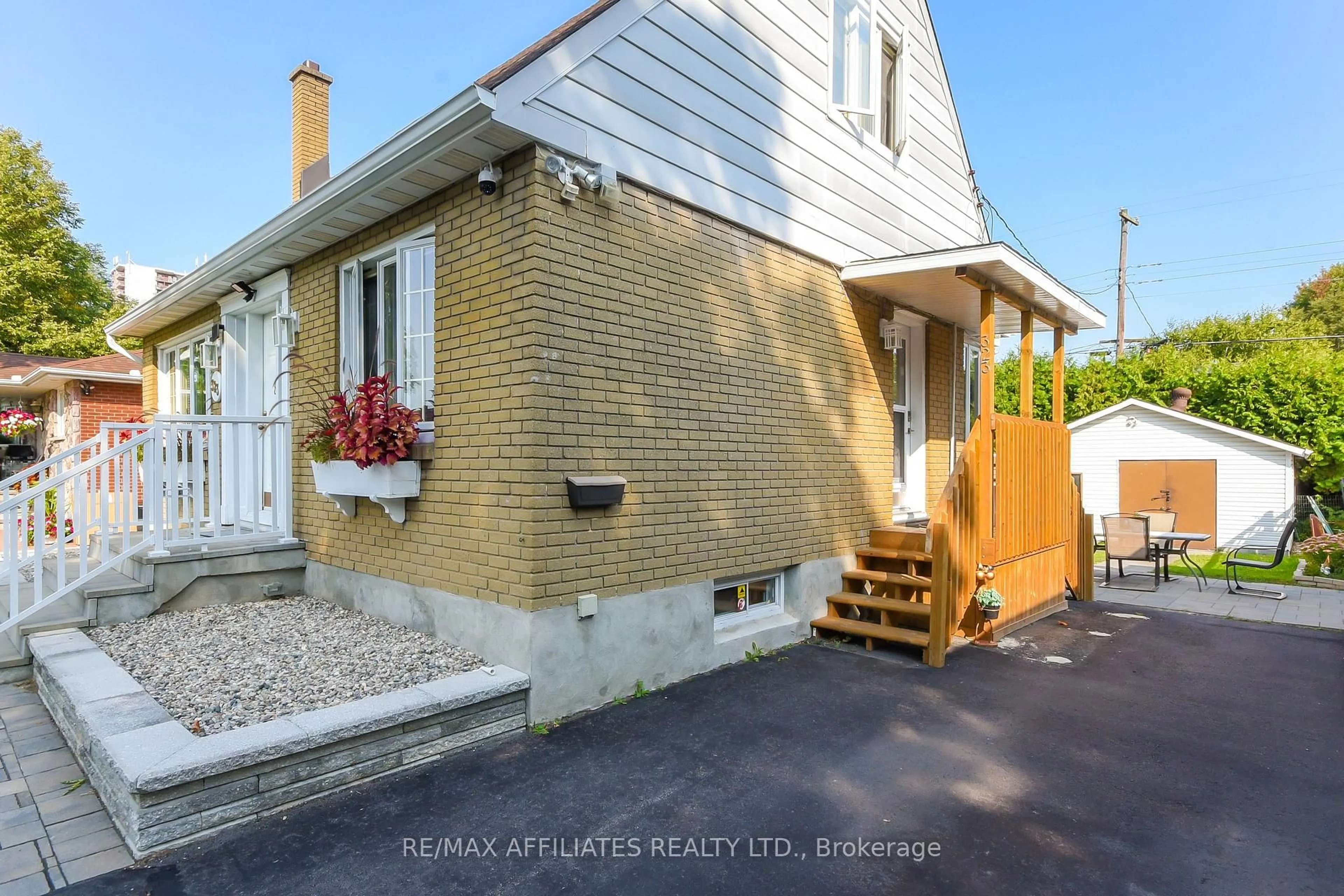 Unknown for 323 Fullerton Ave, Ottawa Ontario K1K 1K2