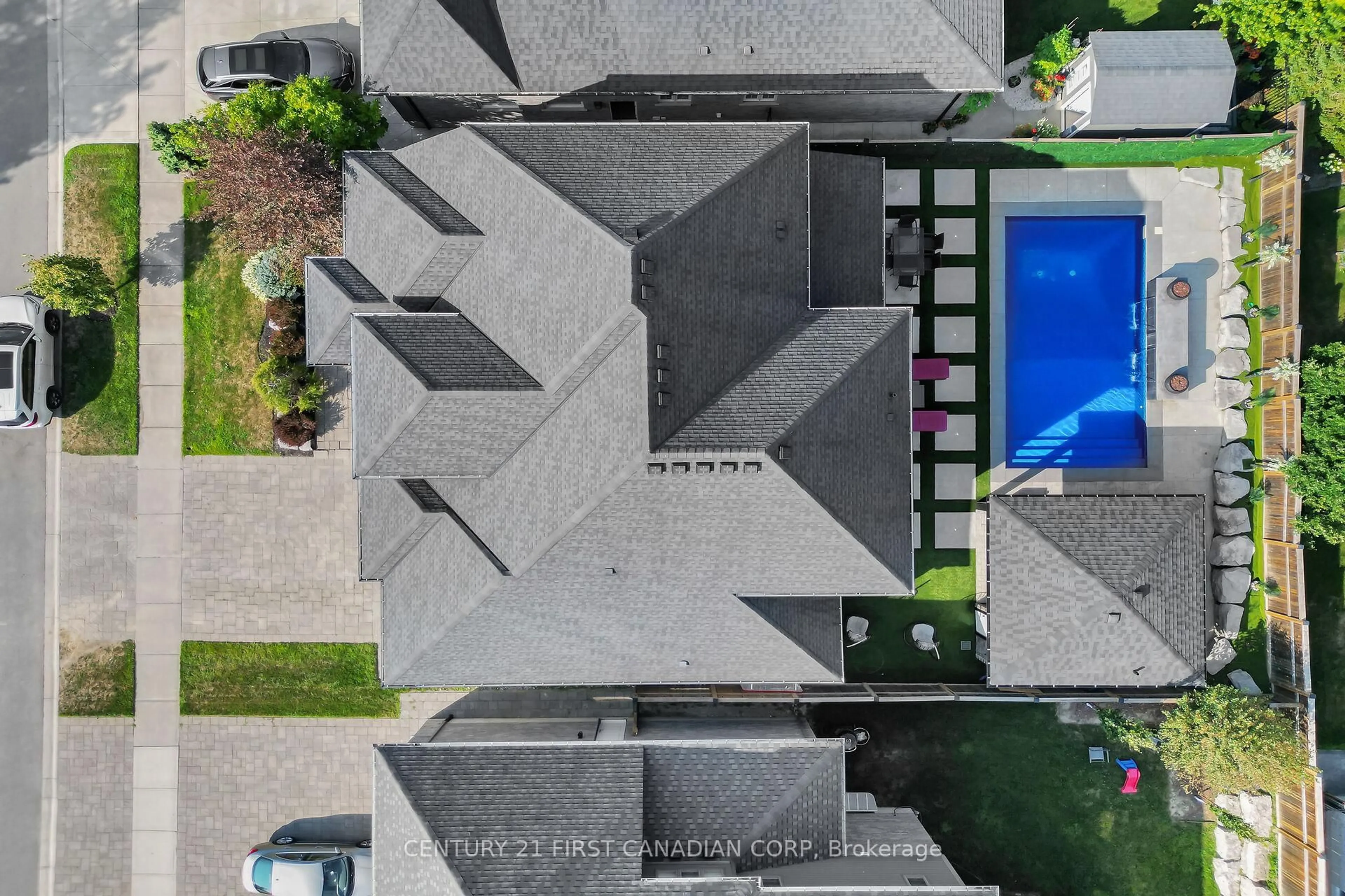 A pic from outside/outdoor area/front of a property/back of a property/a pic from drone, street for 90 Pebblecreek Walk, London North Ontario N6G 0K6