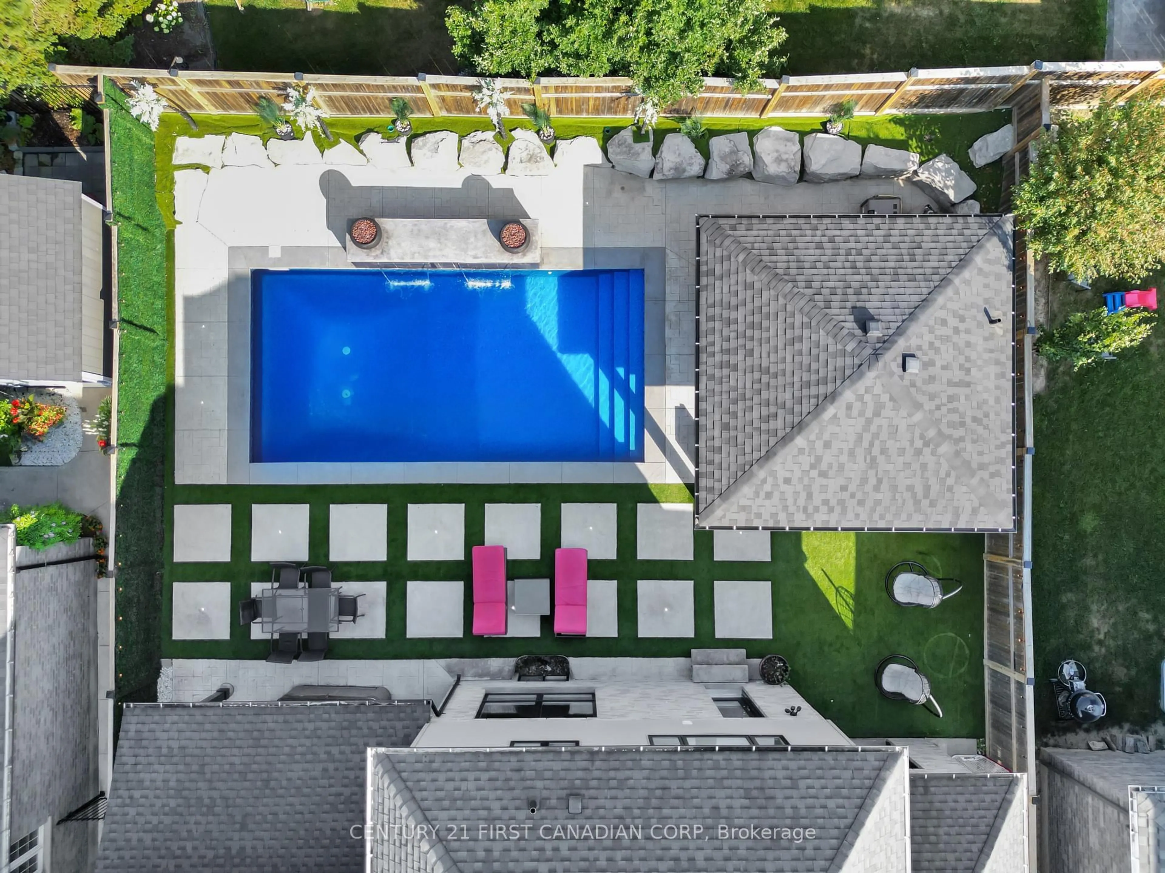 A pic from outside/outdoor area/front of a property/back of a property/a pic from drone, street for 90 Pebblecreek Walk, London North Ontario N6G 0K6