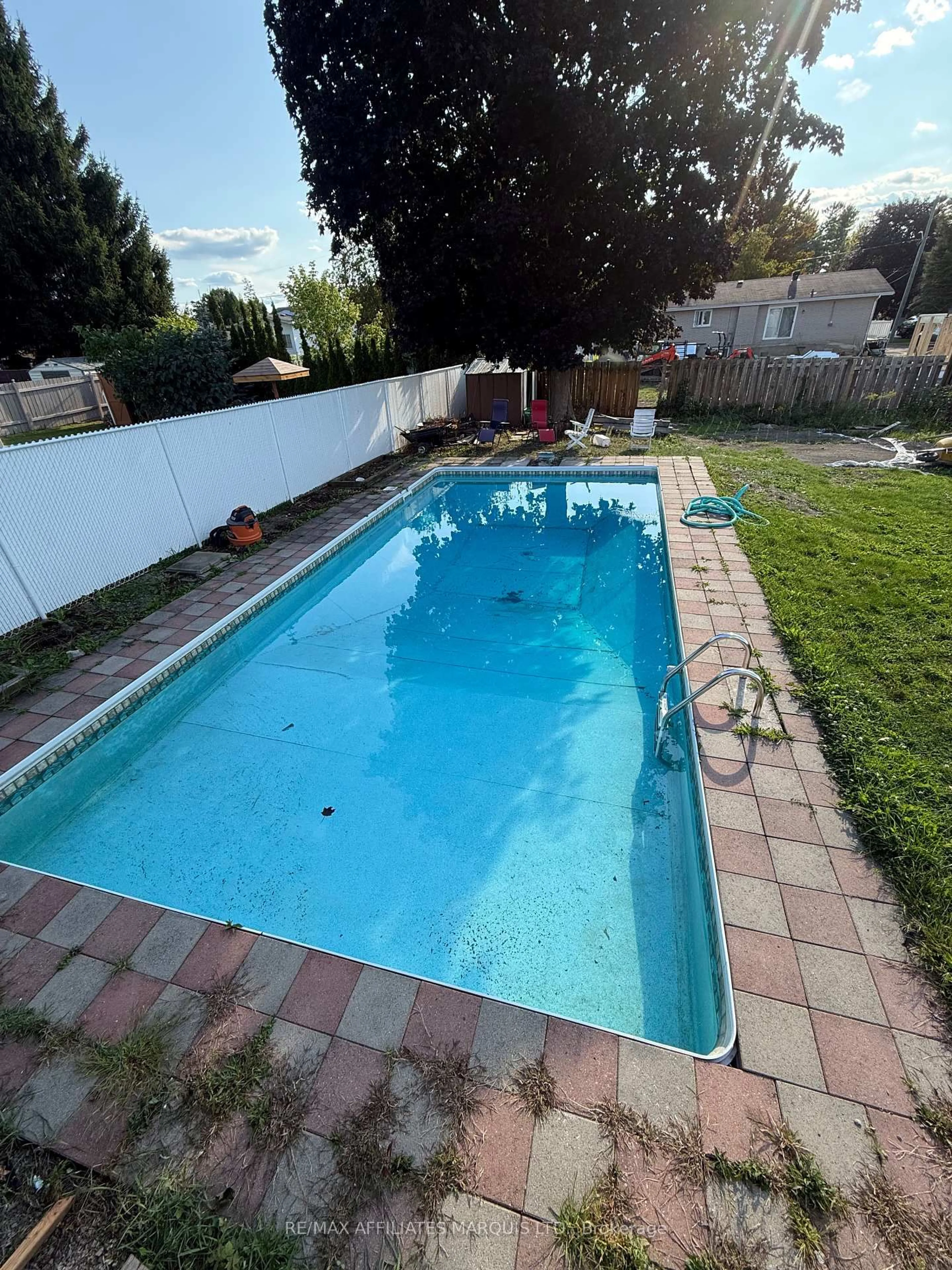 Pool for 1762 Alguire St, Cornwall Ontario K6J 3N4