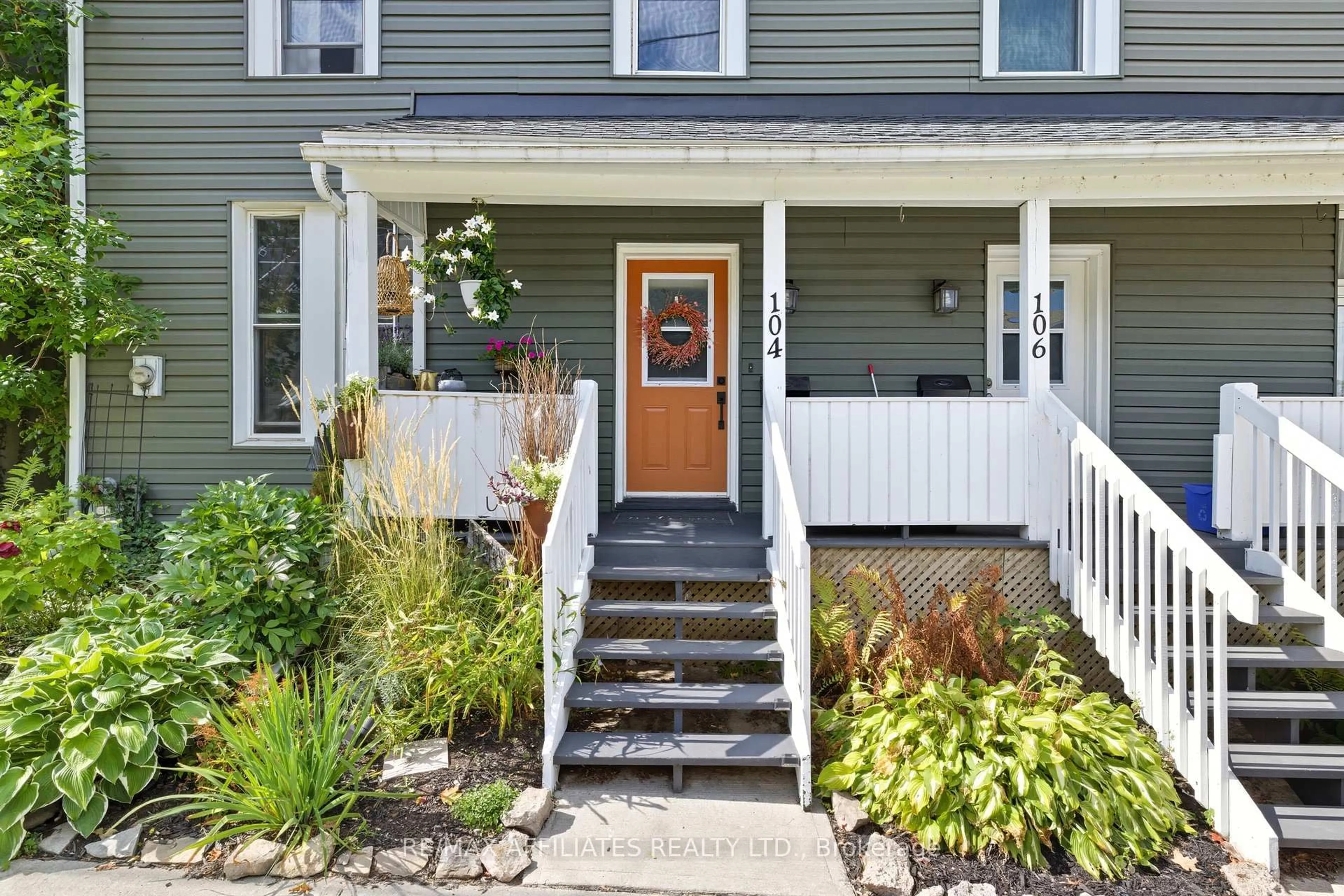 Unknown for 104 Bethune St, Brockville Ontario K6V 2E4