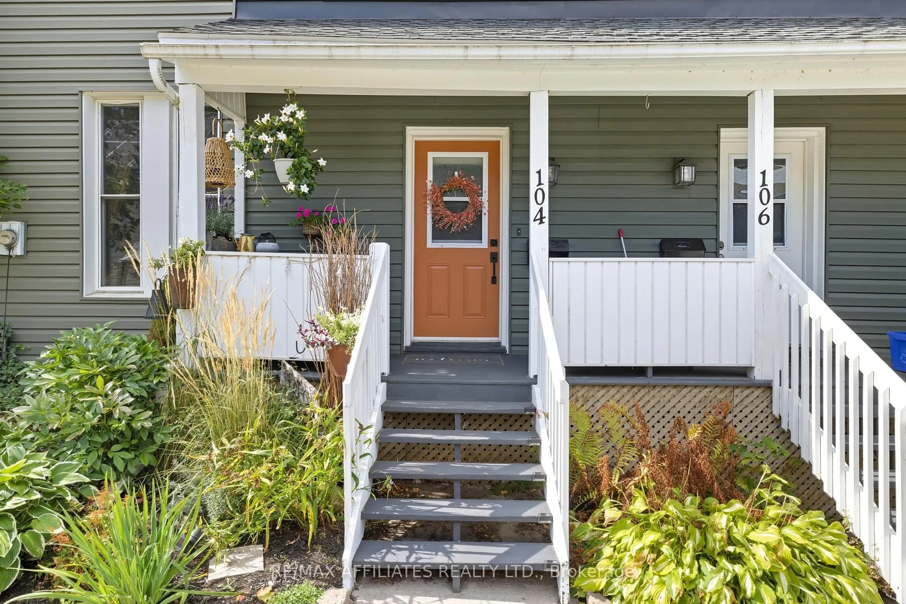 Unknown for 104 Bethune St, Brockville Ontario K6V 2E4