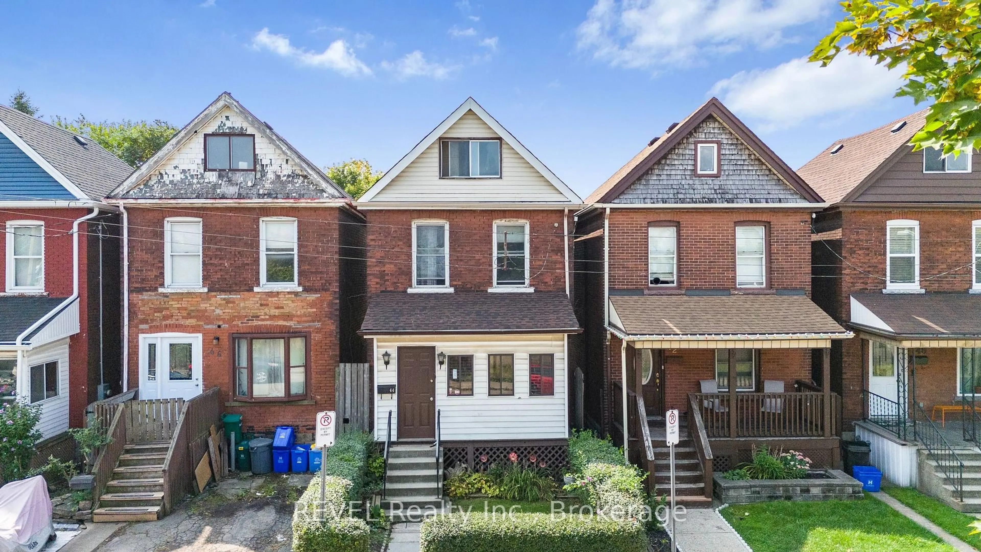 Home with brick exterior material, street for 44 Gordon St, Hamilton Ontario L8L 3H2