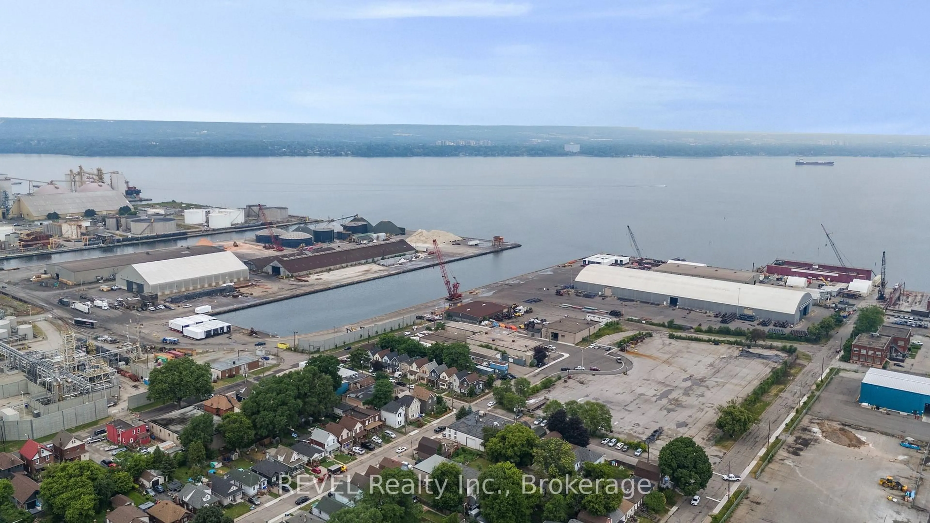 A pic from outside/outdoor area/front of a property/back of a property/a pic from drone, water/lake/river/ocean view for 25 Land St, Hamilton Ontario L8L 4L1