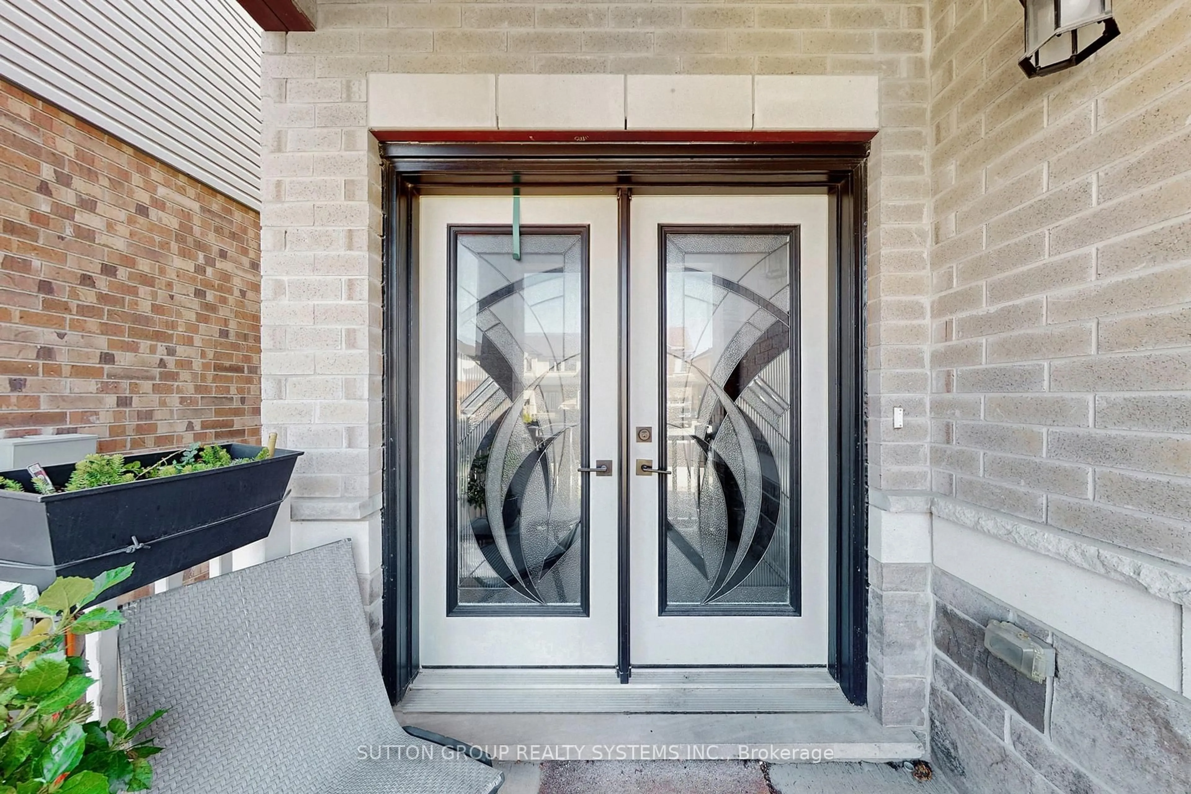 Indoor entryway for 621 Florencedale Cres, Kitchener Ontario N2R 0N4