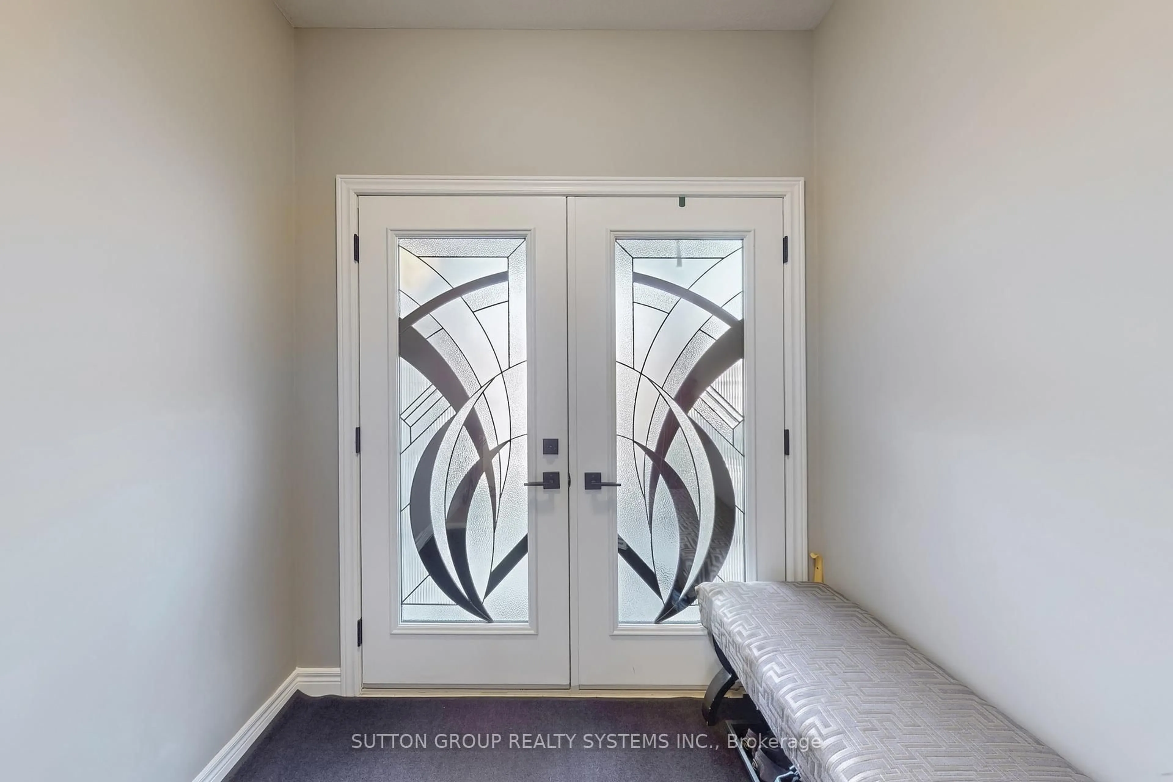 Indoor entryway for 621 Florencedale Cres, Kitchener Ontario N2R 0N4