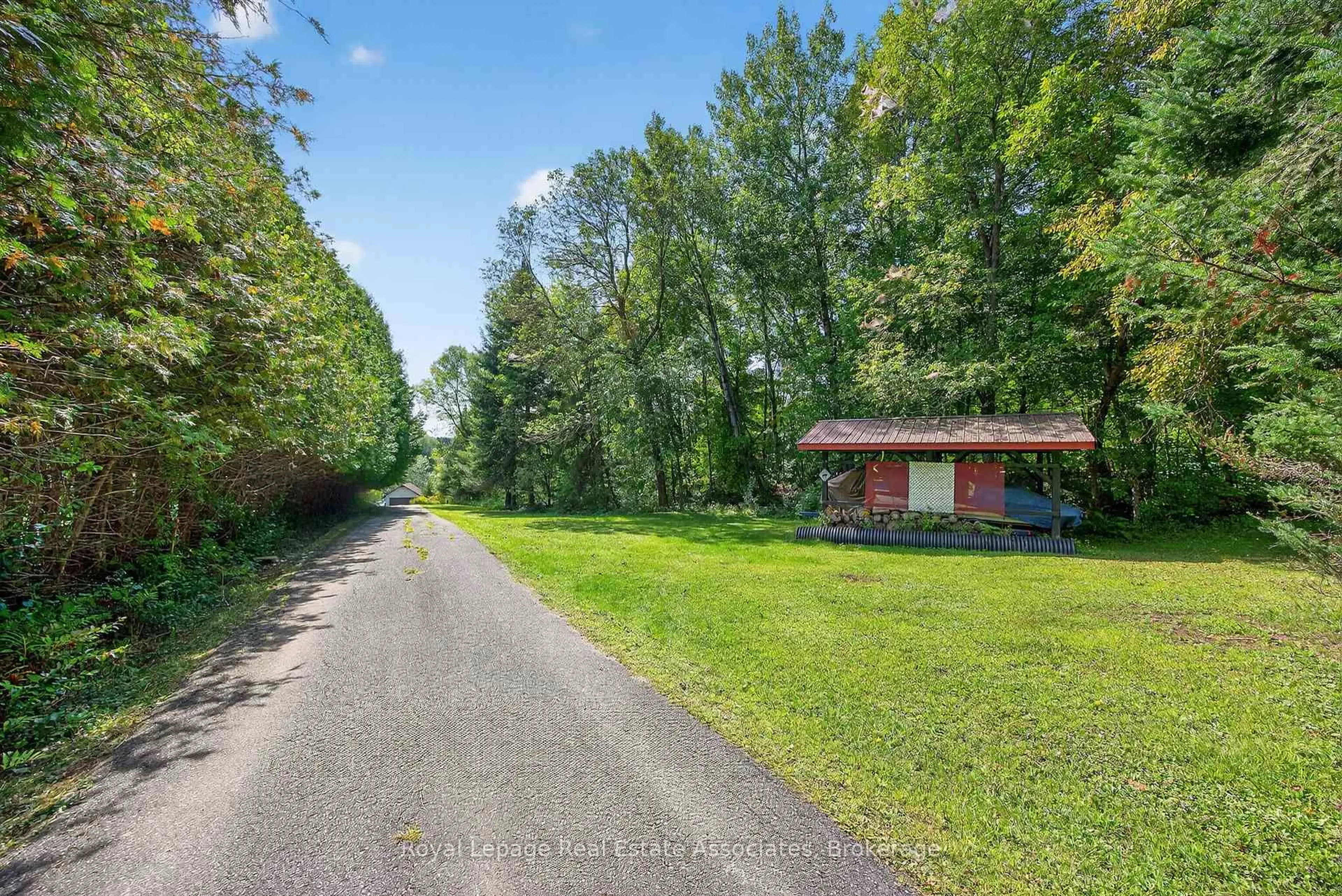 A pic from outside/outdoor area/front of a property/back of a property/a pic from drone, unknown for 389 Falcon Rd, Huntsville Ontario P1H 1N3