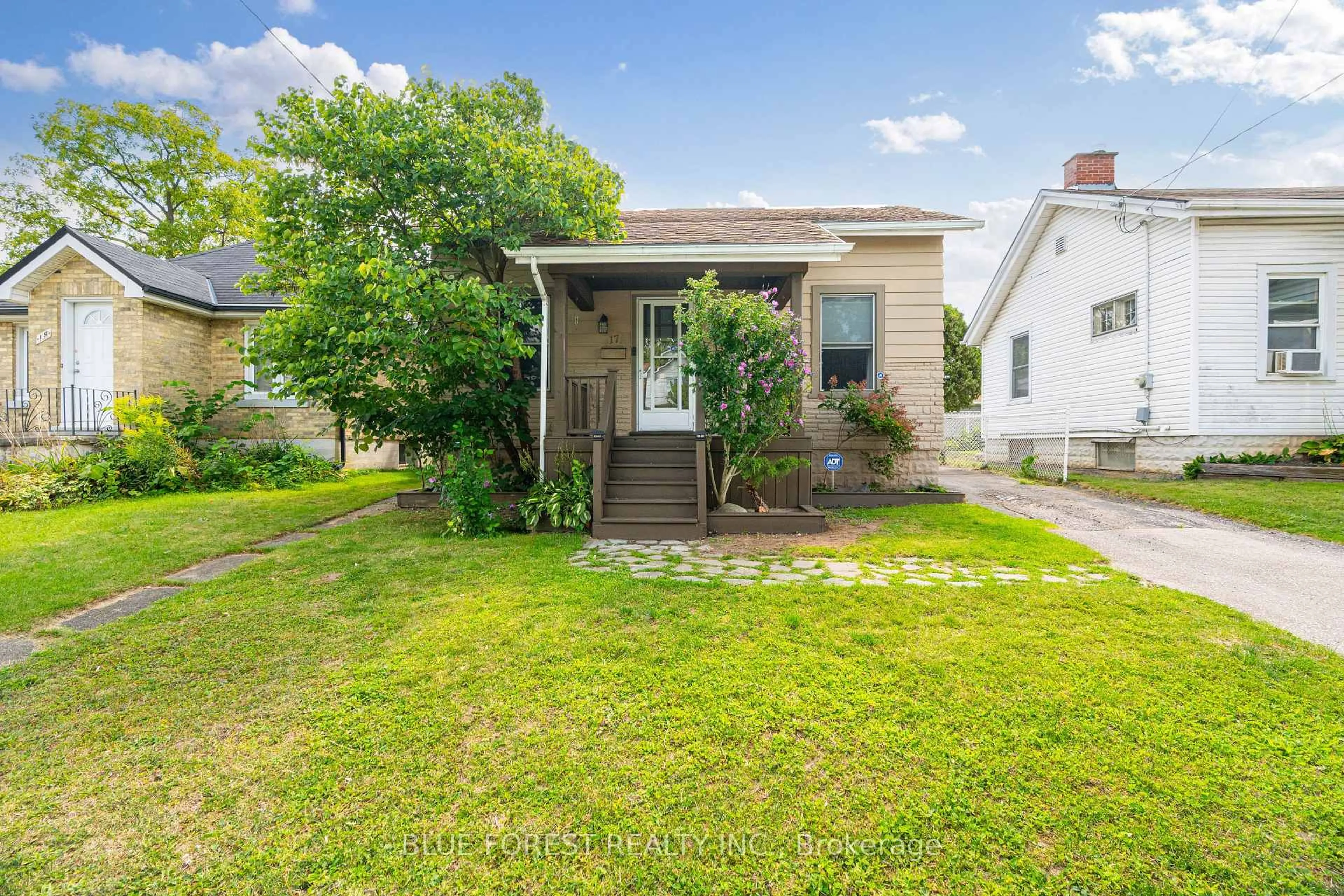 A pic from outside/outdoor area/front of a property/back of a property/a pic from drone, street for 17 Emery St, London South Ontario N6C 2C7