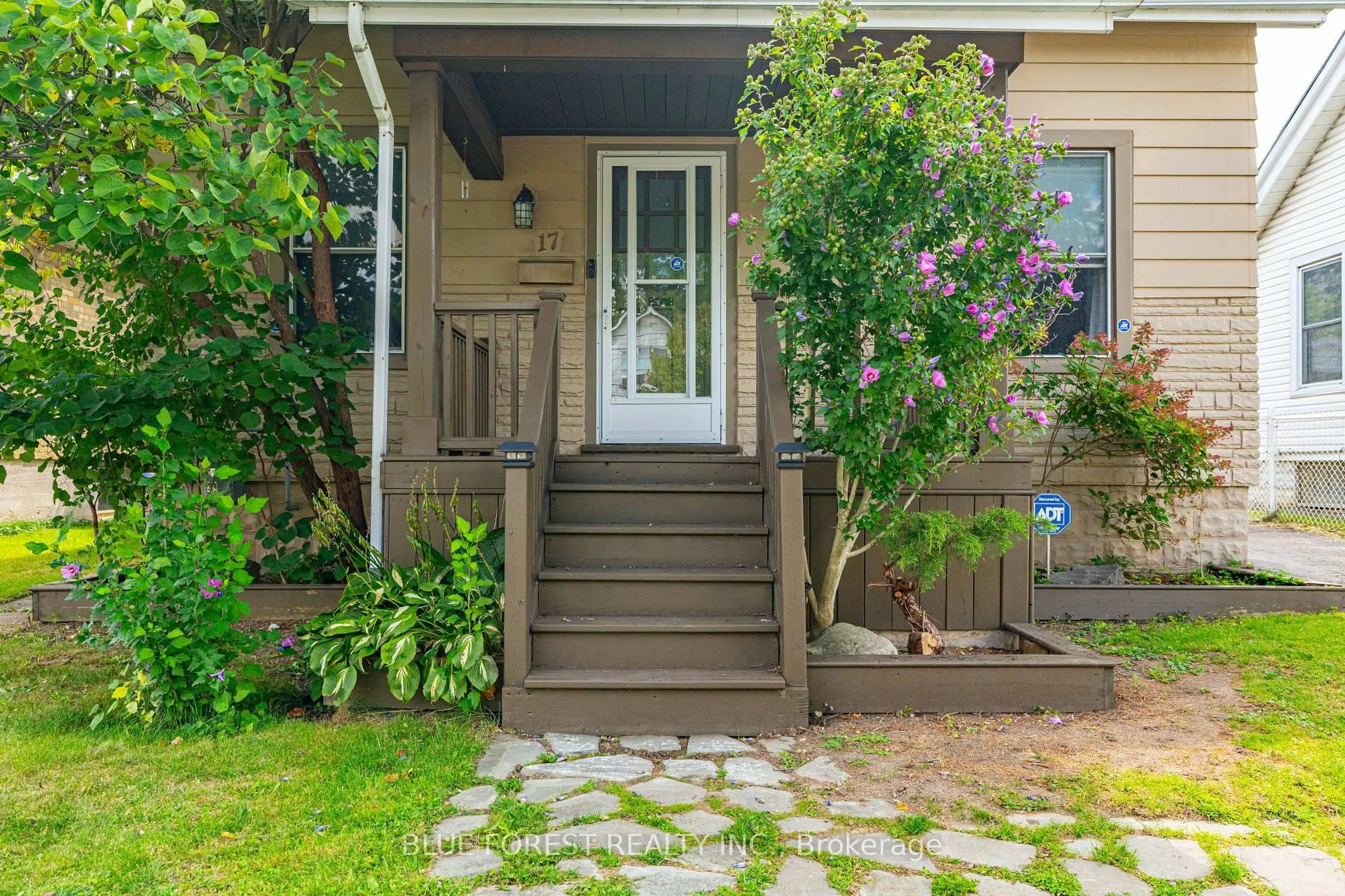 Indoor entryway for 17 Emery St, London South Ontario N6C 2C7