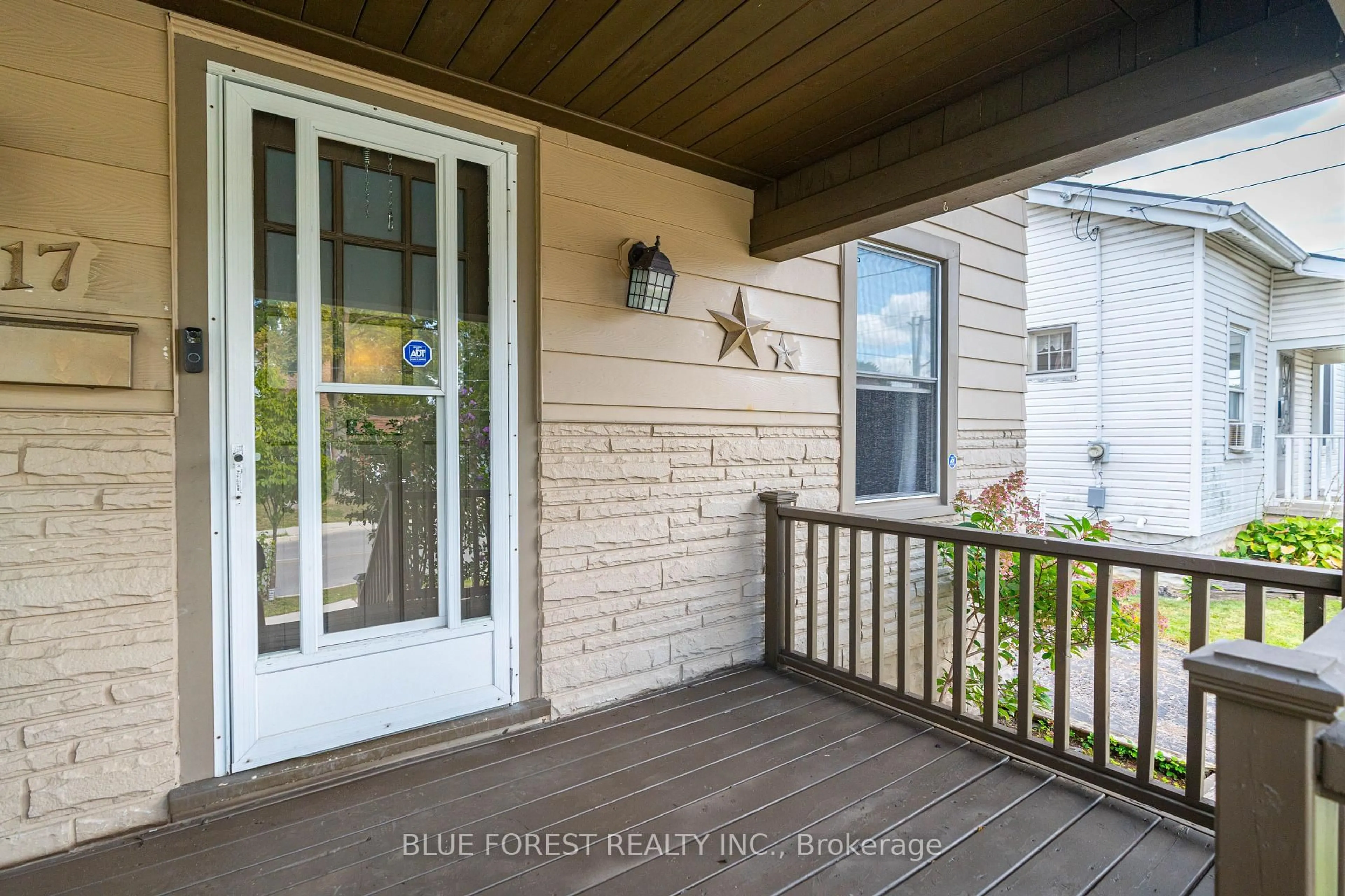 Indoor entryway for 17 Emery St, London South Ontario N6C 2C7