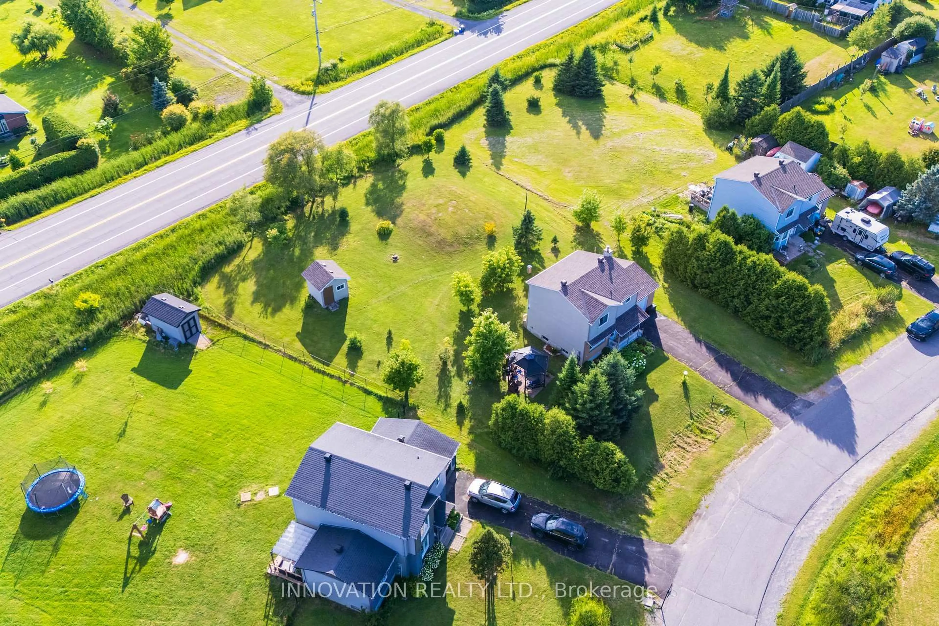 A pic from outside/outdoor area/front of a property/back of a property/a pic from drone, street for 105 Cricket Cres, Ottawa Ontario K0A 1T0