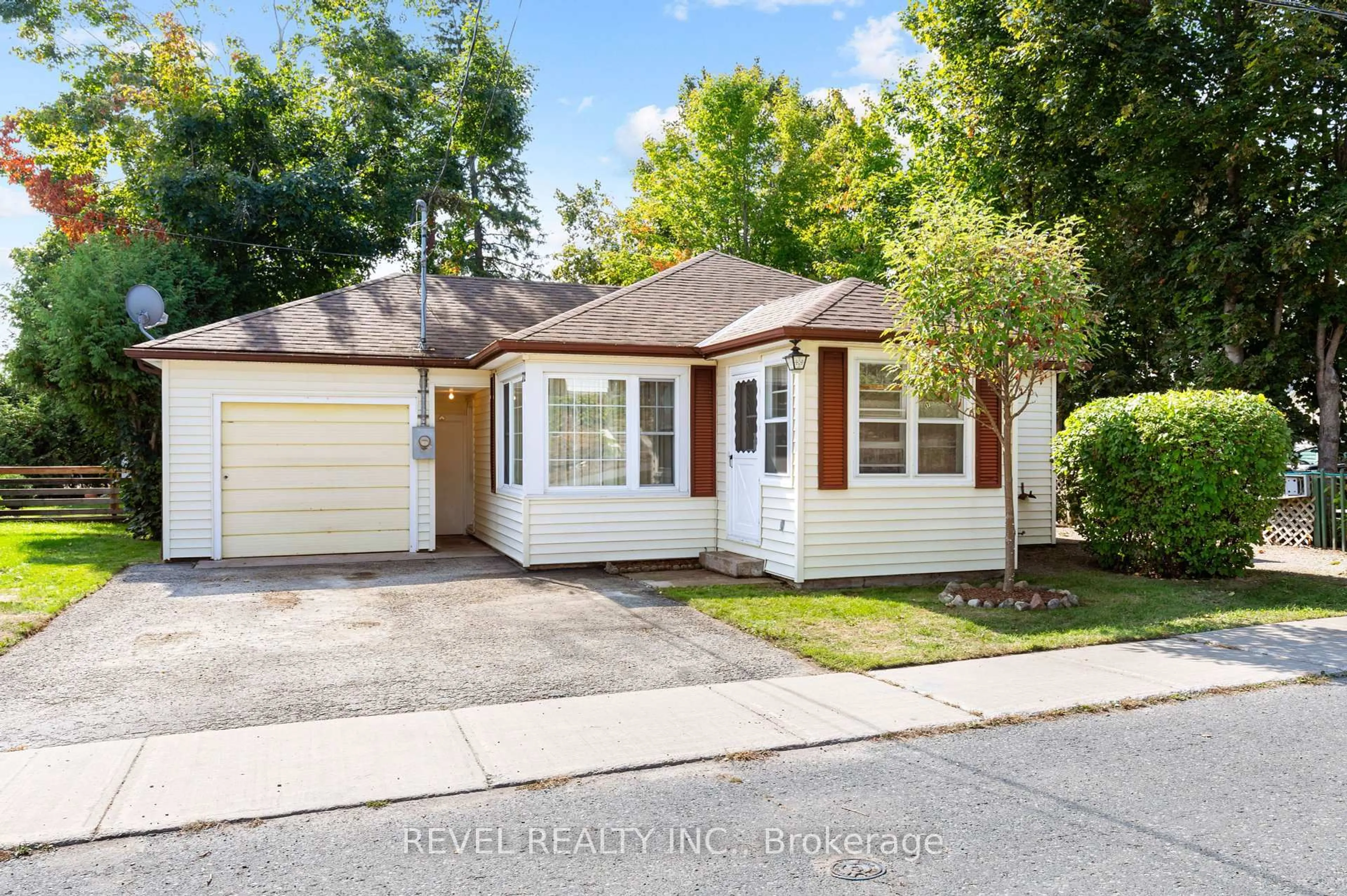 Home with vinyl exterior material, street for 72 King St, Kawartha Lakes Ontario K0M 1A0