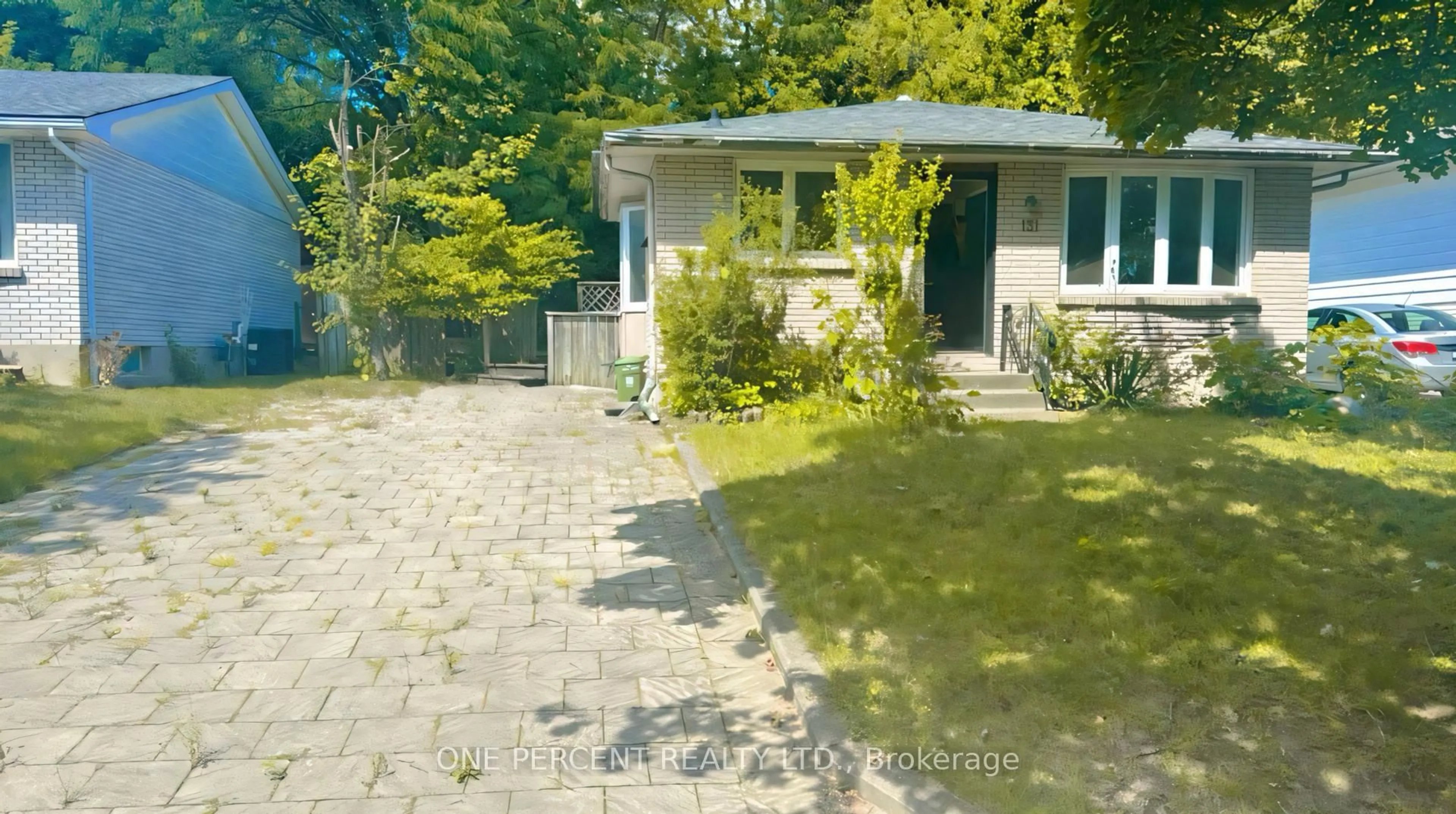 A pic from outside/outdoor area/front of a property/back of a property/a pic from drone, street for 131 Paperbirch Cres, London North Ontario N6G 1L8