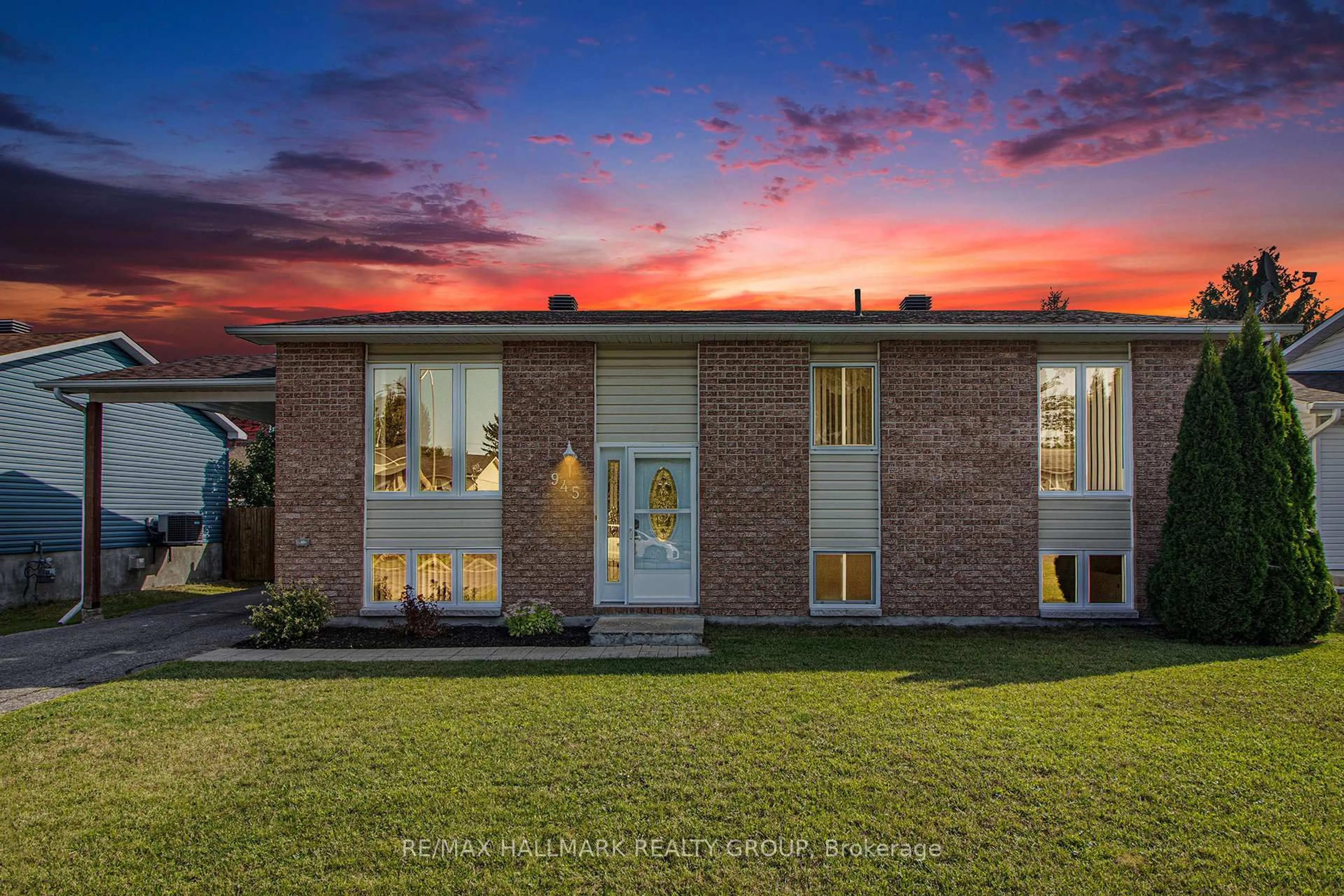 Home with brick exterior material, building for 945 Belvedere Ave, Clarence-Rockland Ontario K4K 1H3