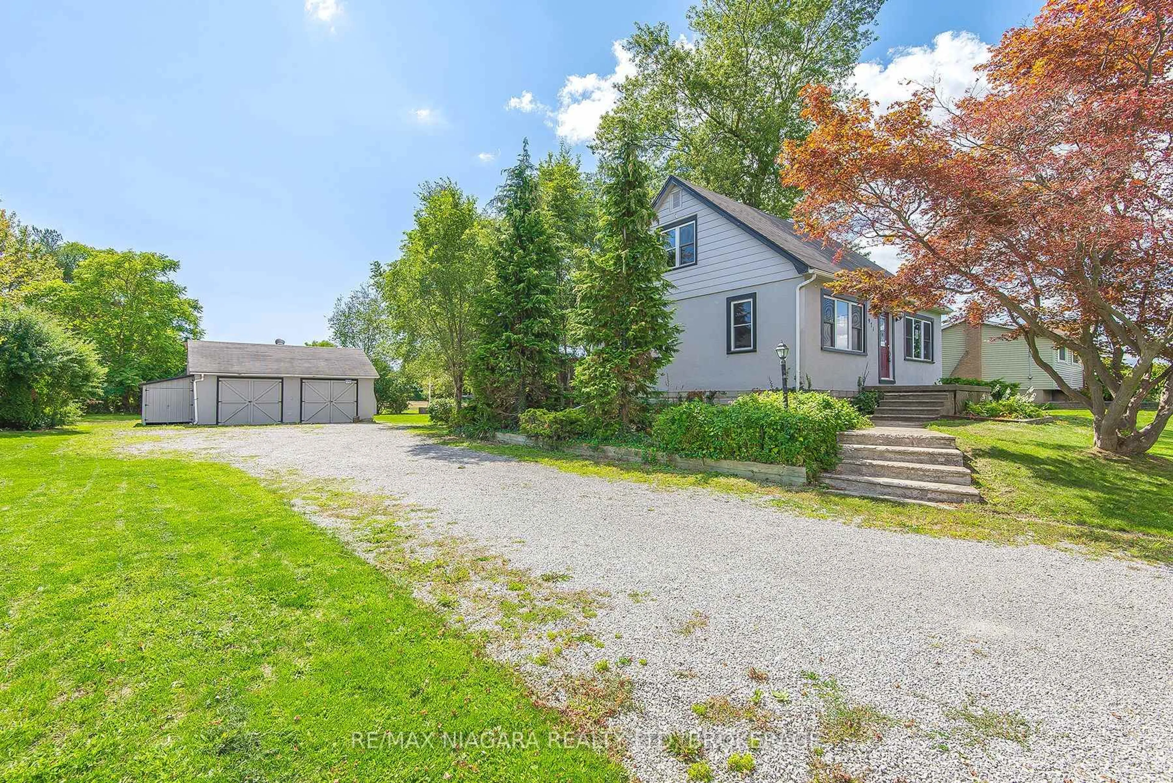A pic from outside/outdoor area/front of a property/back of a property/a pic from drone, street for 971 Hwy 3 St, Port Colborne Ontario L3K 5V3