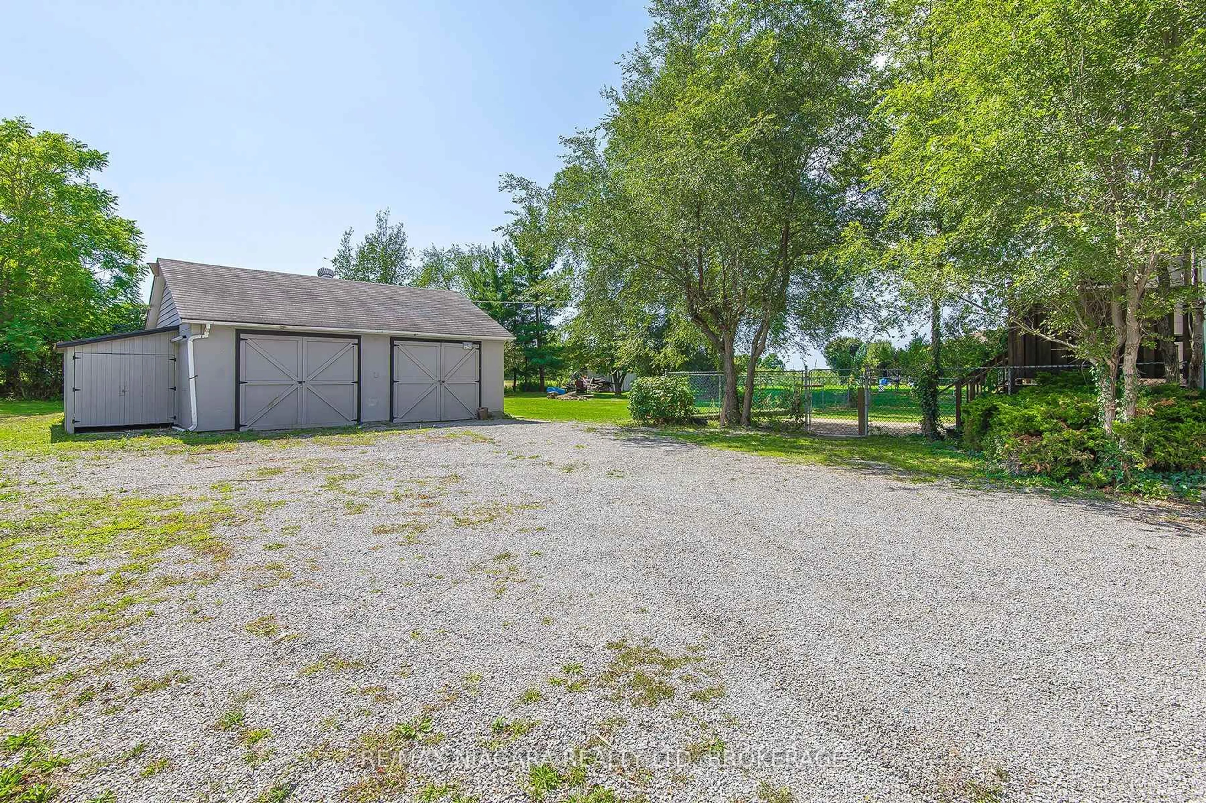 A pic from outside/outdoor area/front of a property/back of a property/a pic from drone, unknown for 971 Hwy 3 St, Port Colborne Ontario L3K 5V3