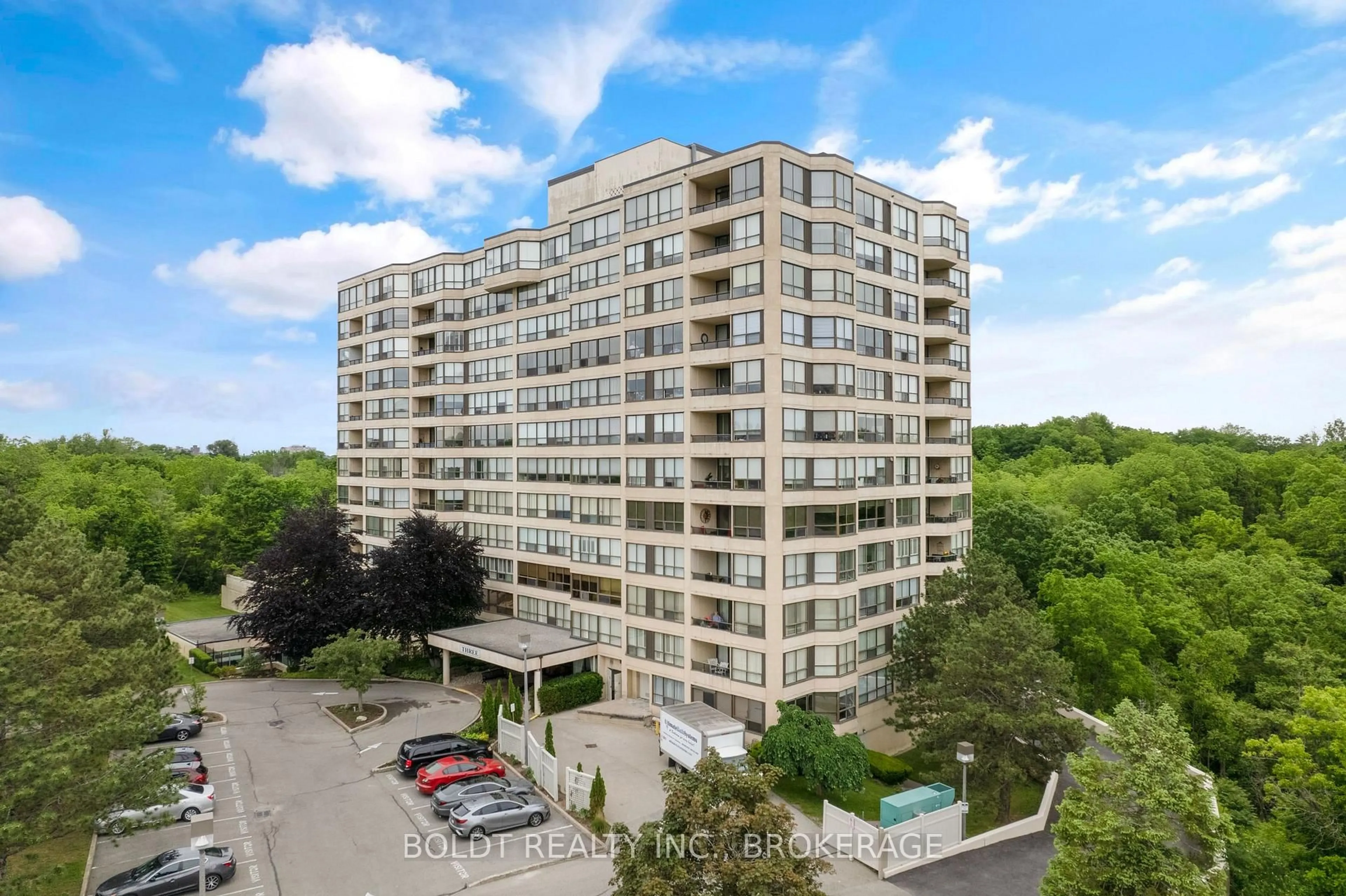 A pic from outside/outdoor area/front of a property/back of a property/a pic from drone, building for 3 Towering Heights Blvd #1001, St. Catharines Ontario L2T 4A4