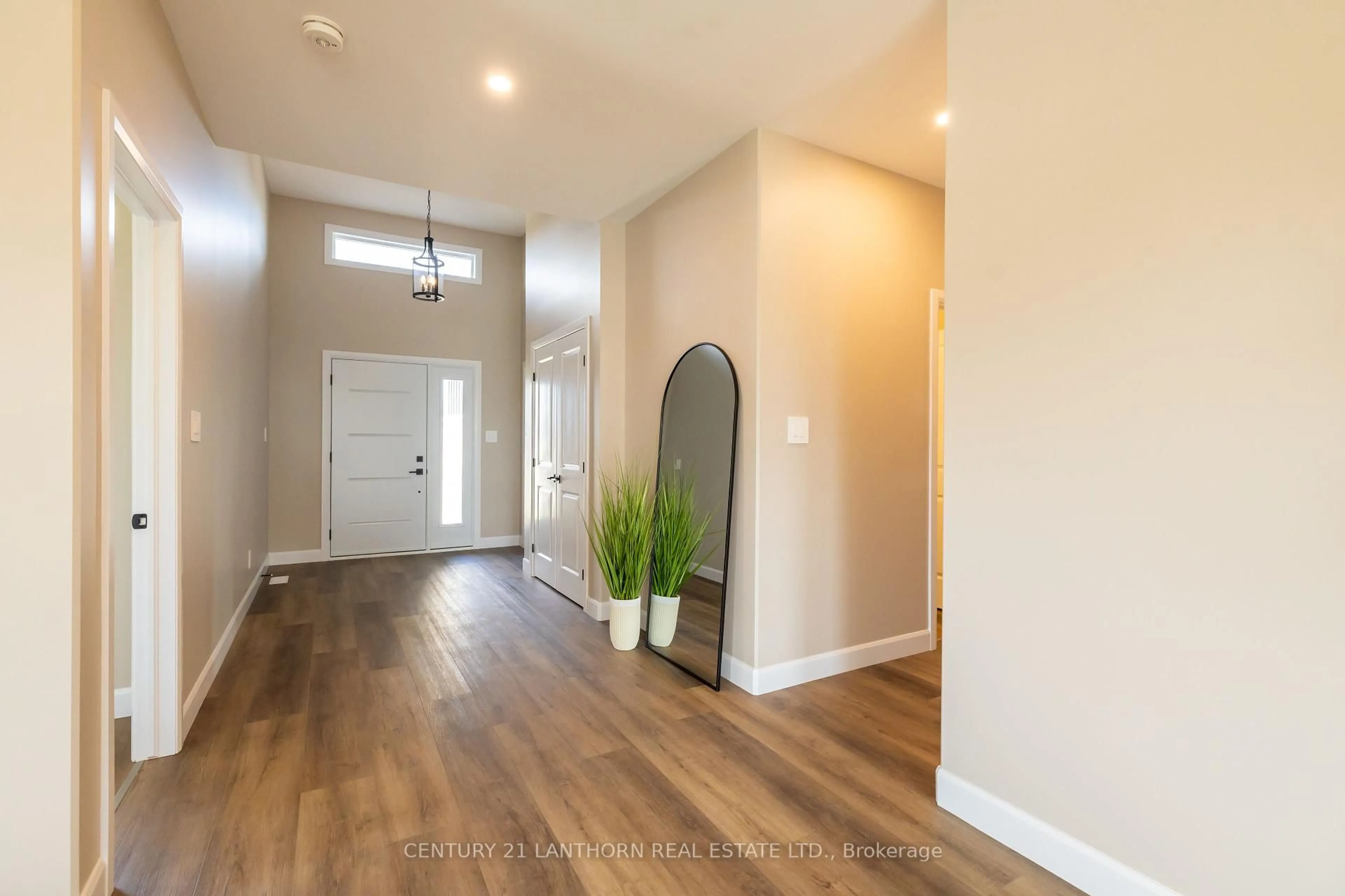 Indoor entryway for 60 Hastings Park Dr, Belleville Ontario K8P 0H7