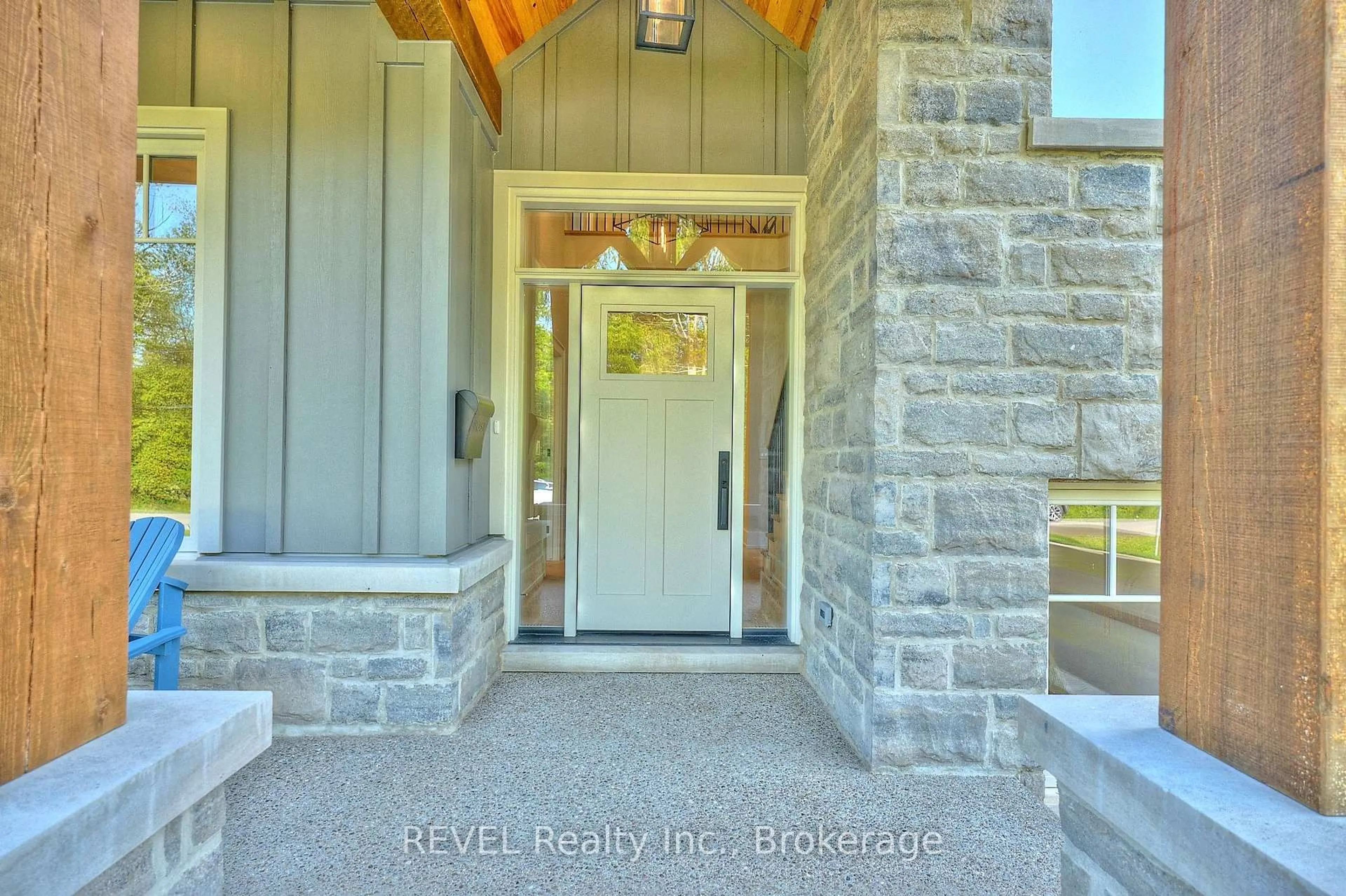 Indoor entryway for 330 Buffalo Rd, Fort Erie Ontario L2A 5G4