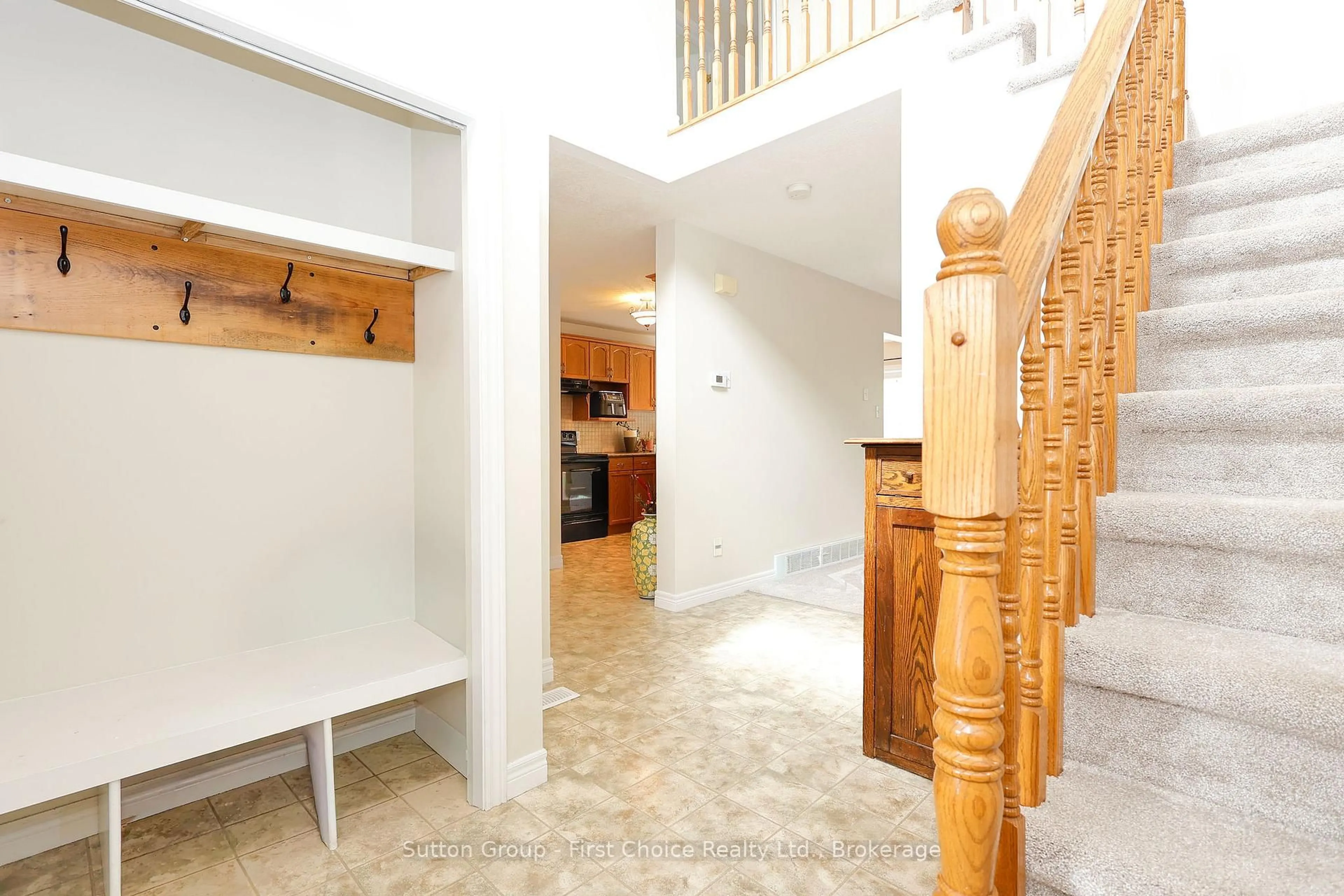 Indoor foyer for 290 Norman St, Stratford Ontario N5A 7Y3