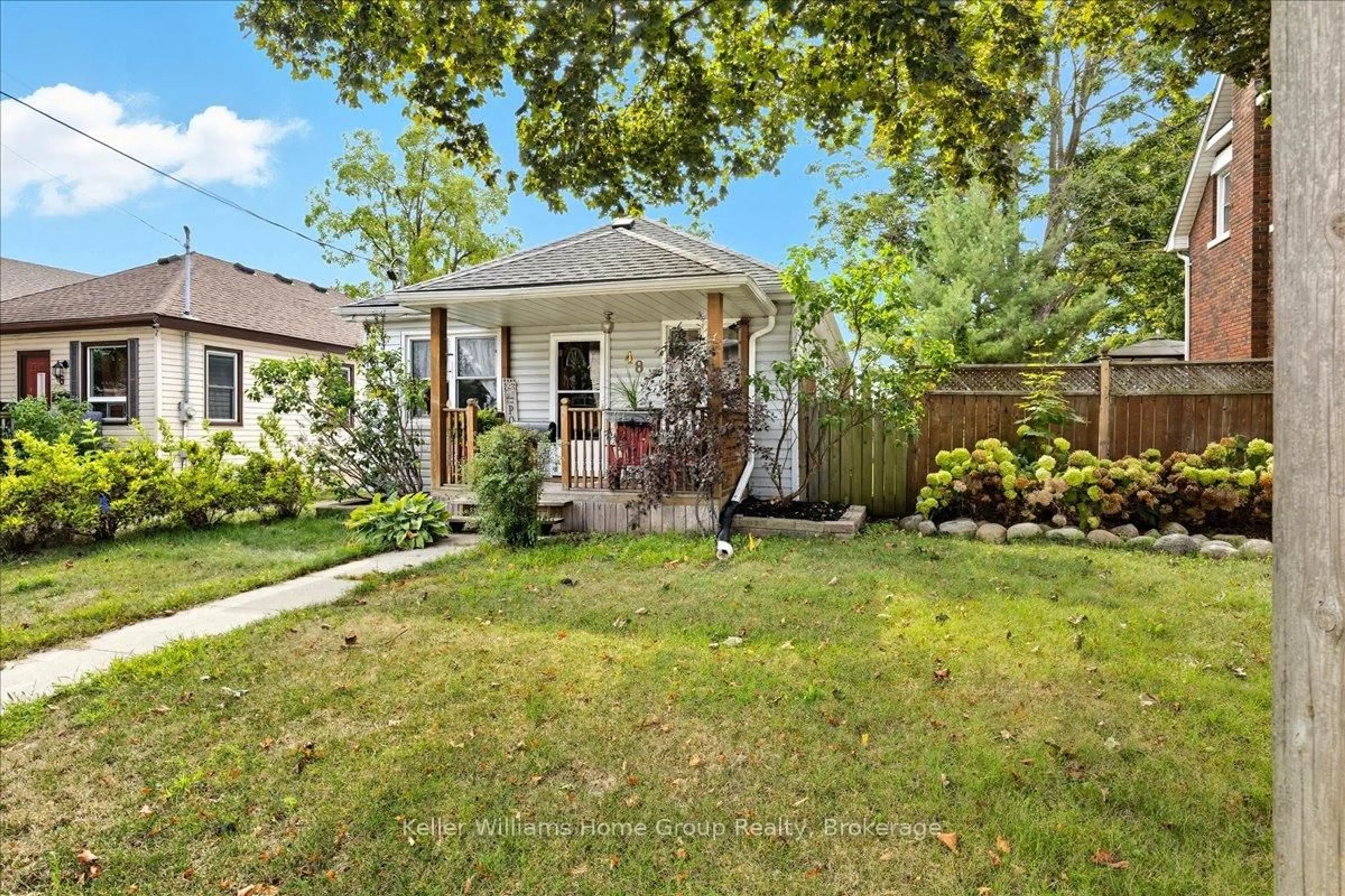 Patio, street for 48 Haddington St, Cambridge Ontario N1R 3P9