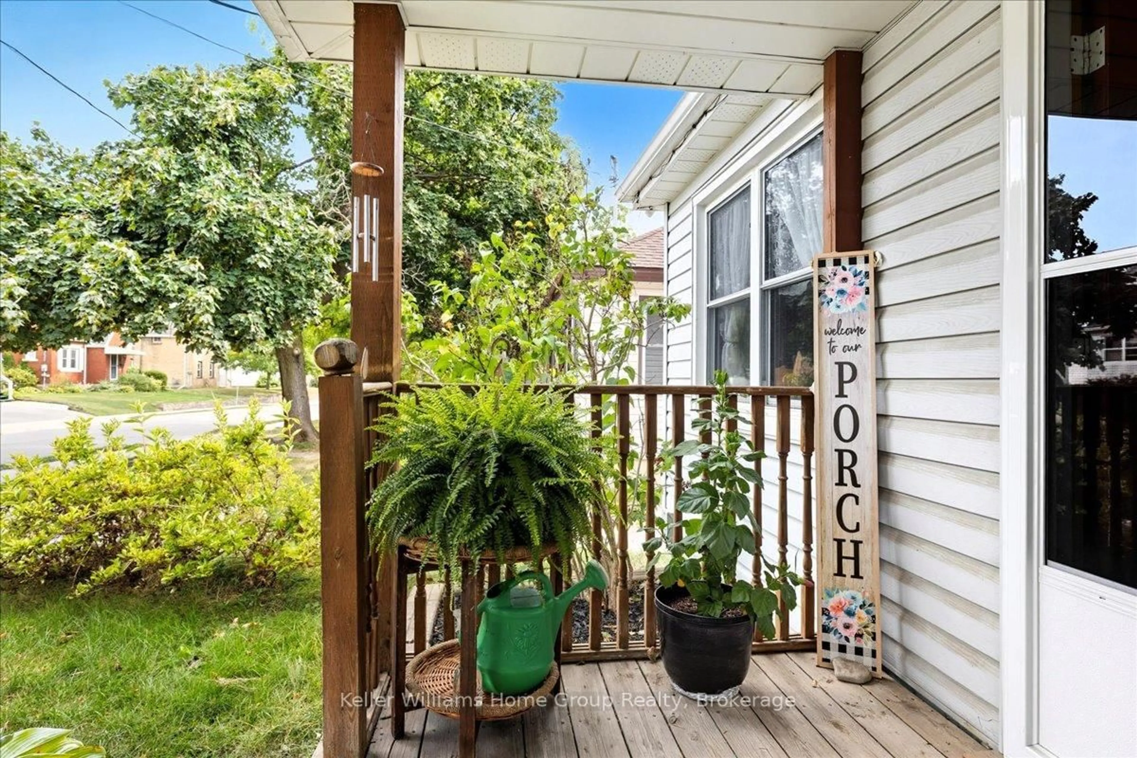 Patio, street for 48 Haddington St, Cambridge Ontario N1R 3P9