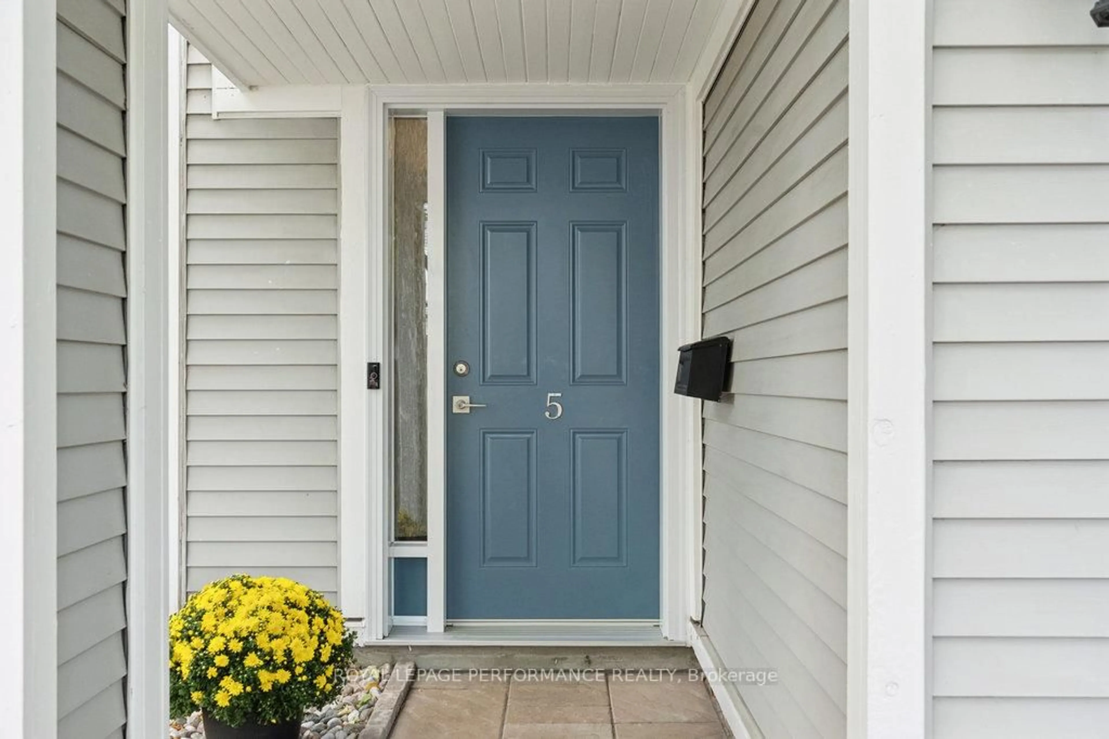 Indoor entryway for 5 Forsyth Lane, Nepean Ontario K2H 9H1