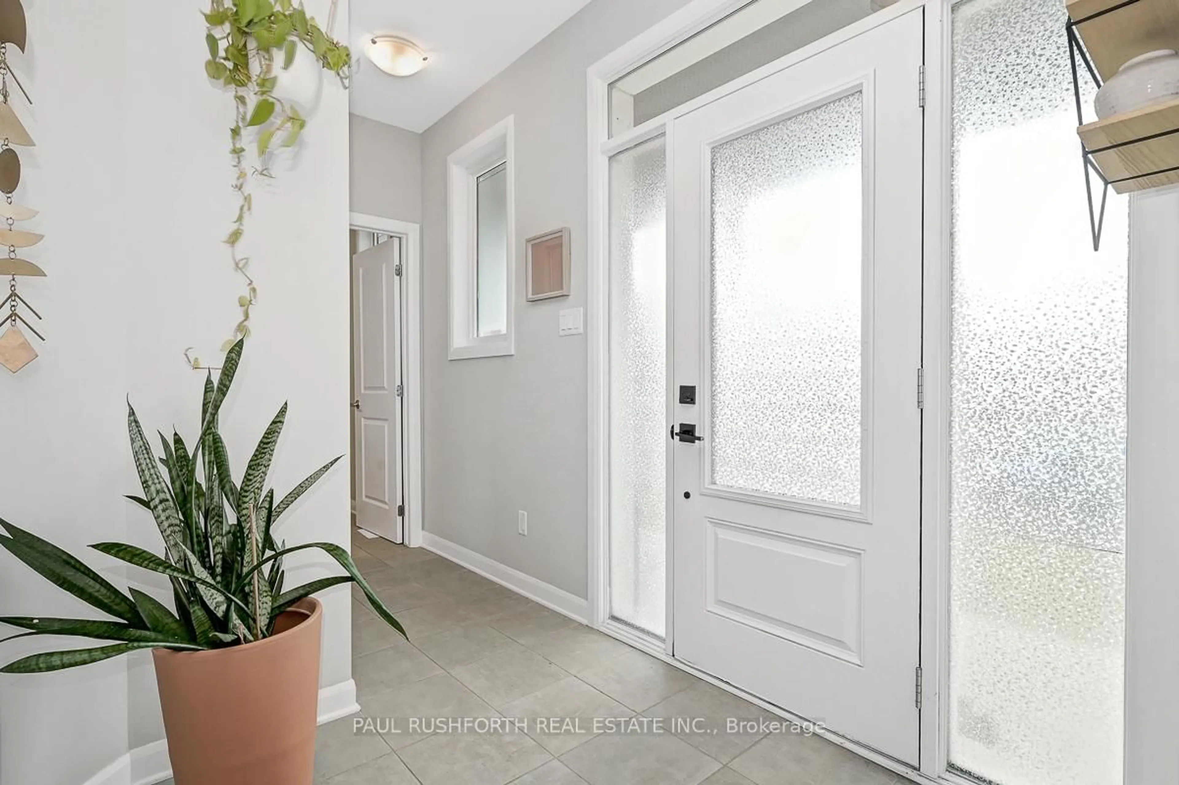Indoor entryway for 245 Aquarium Ave, Ottawa Ontario K4A 1L2