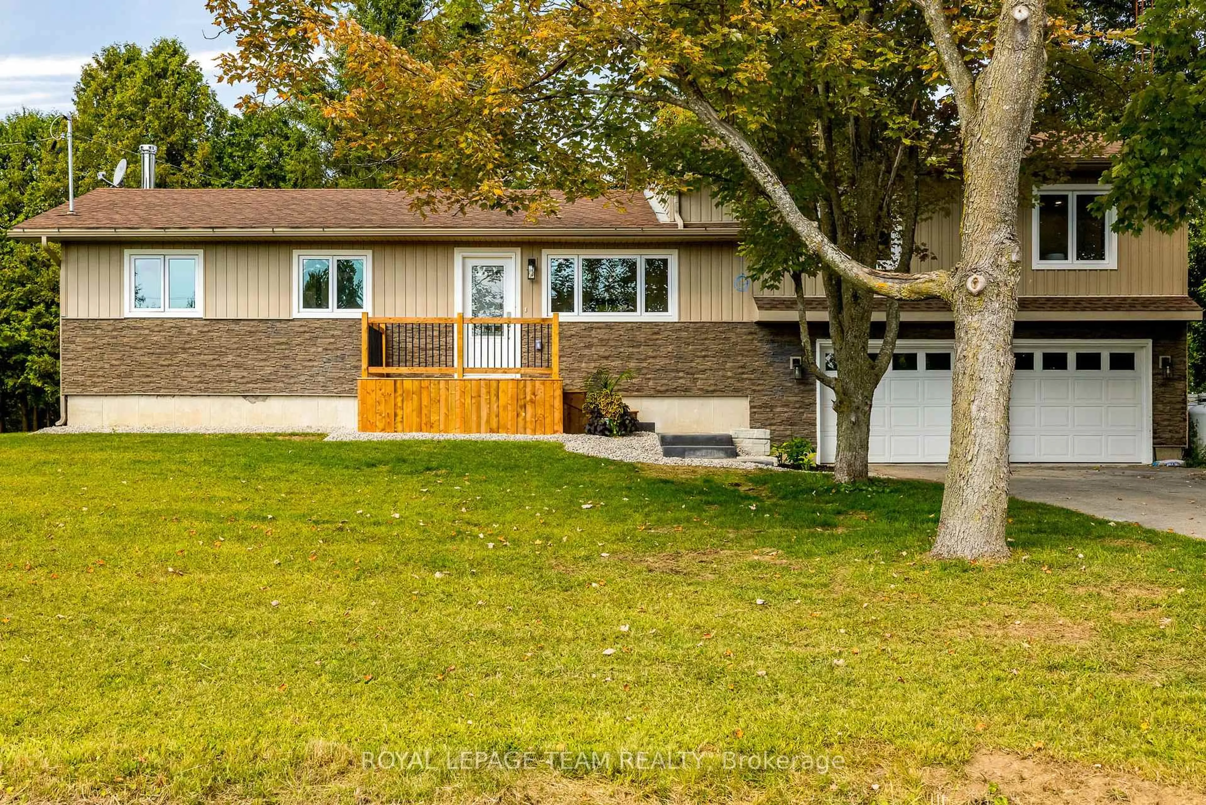 Home with vinyl exterior material, street for 206 River View Lane, North Grenville Ontario K0G 1J0