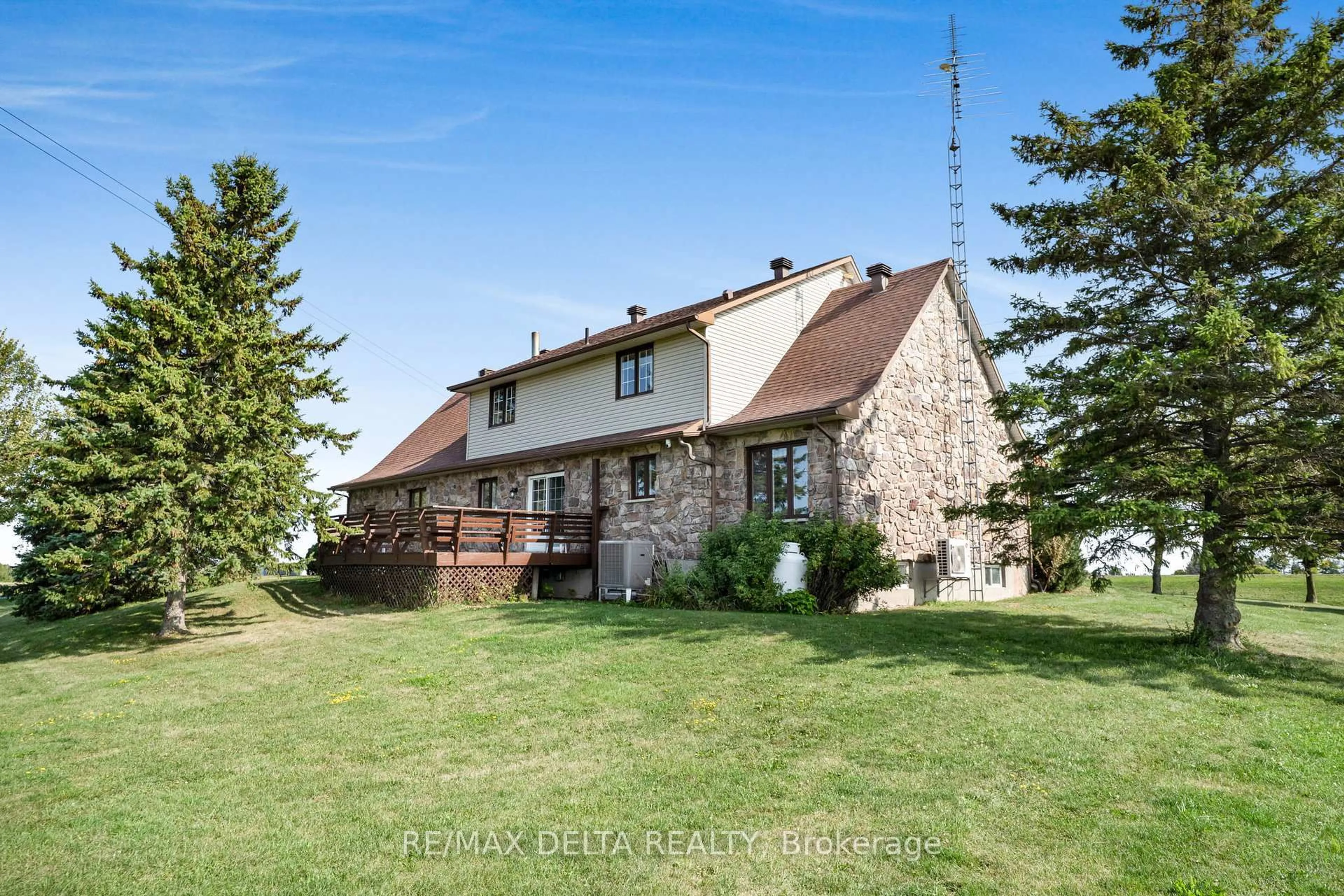 A pic from outside/outdoor area/front of a property/back of a property/a pic from drone, building for 4254 Conc 20 Concession, The Nation Ontario K0C 2B0