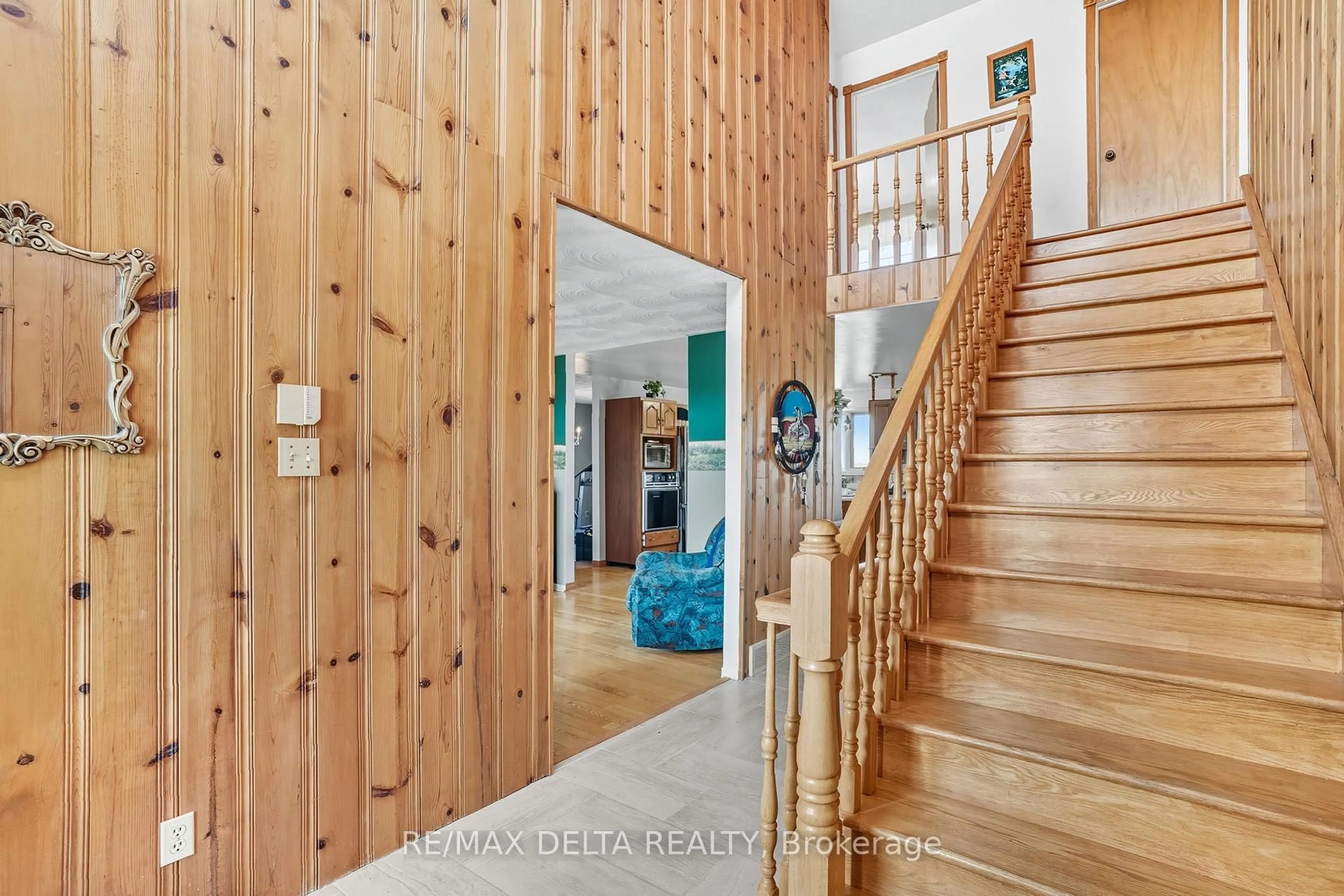 Indoor foyer for 4254 Conc 20 Concession, The Nation Ontario K0C 2B0