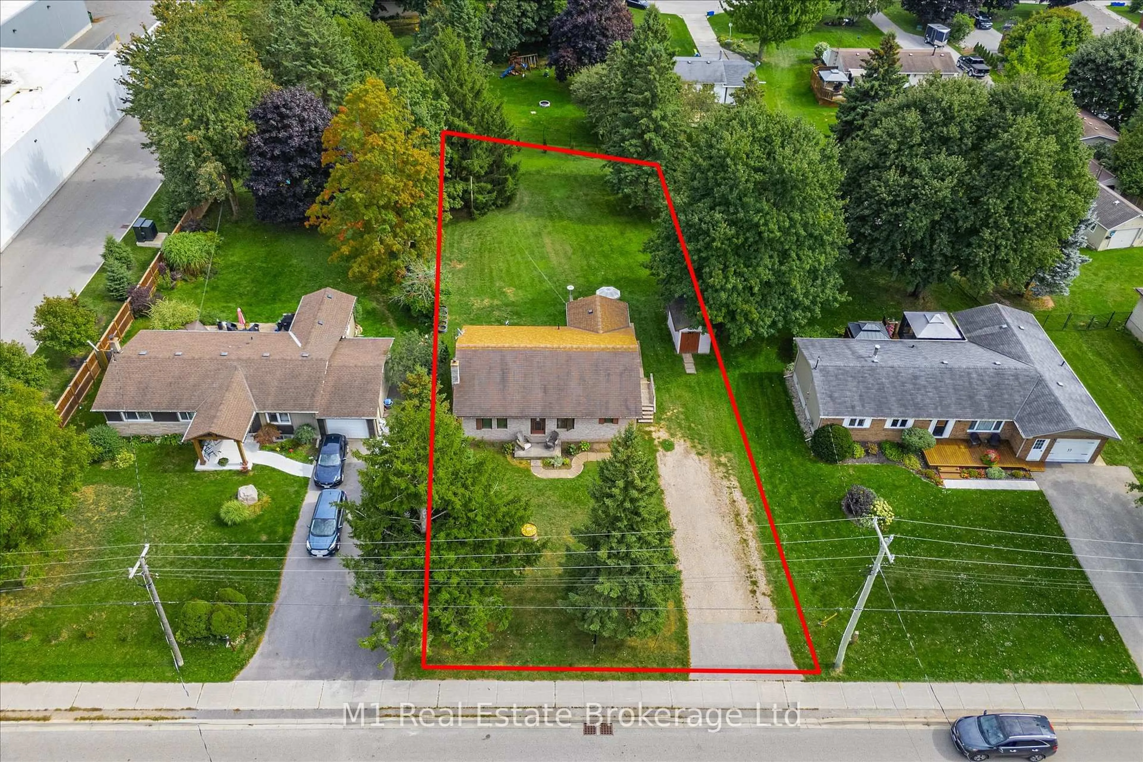 A pic from outside/outdoor area/front of a property/back of a property/a pic from drone, street for 33 19 Sdrd, Centre Wellington Ontario N1M 2W3