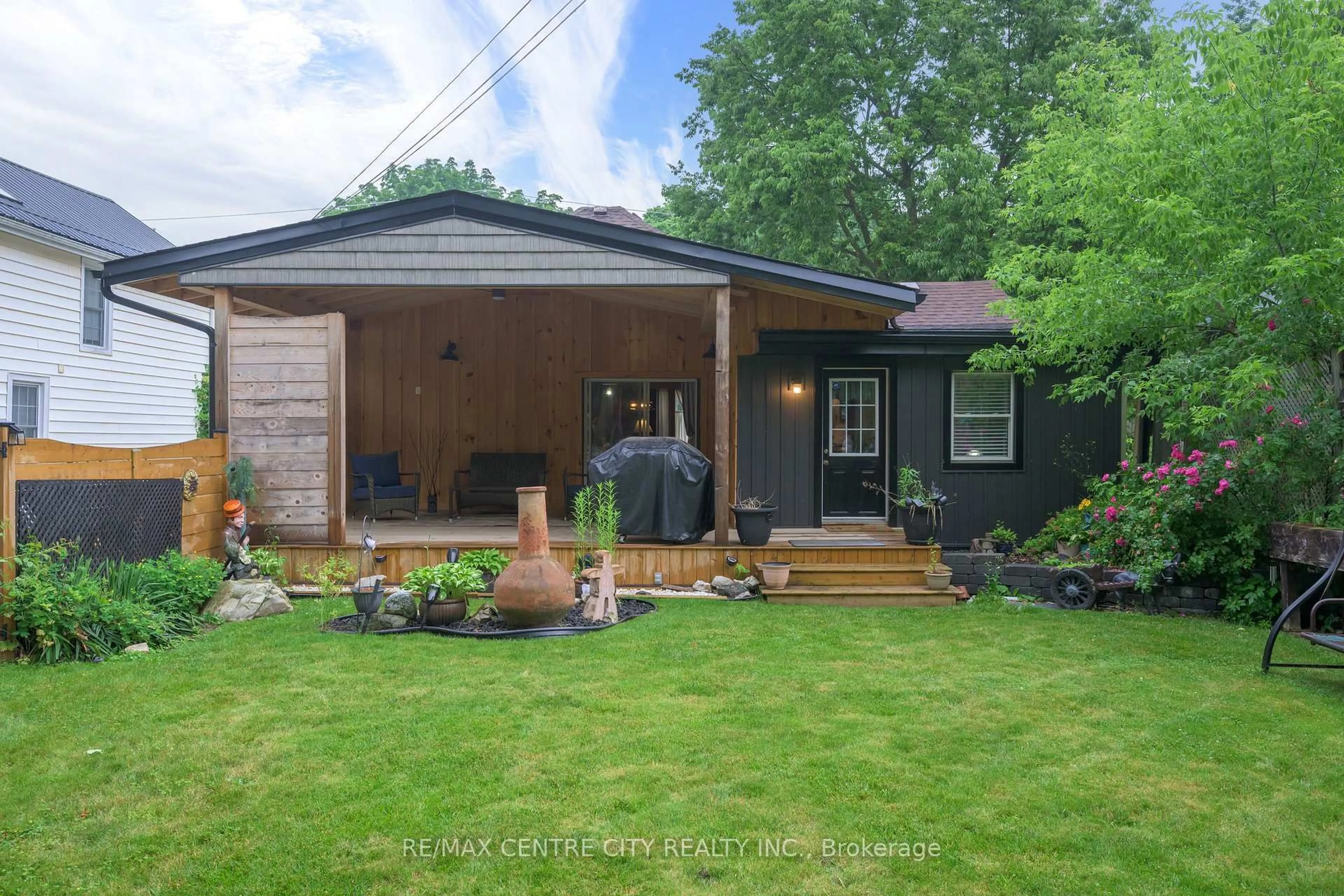 Shed for 99 Wilson Ave, London North Ontario N6H 1X8