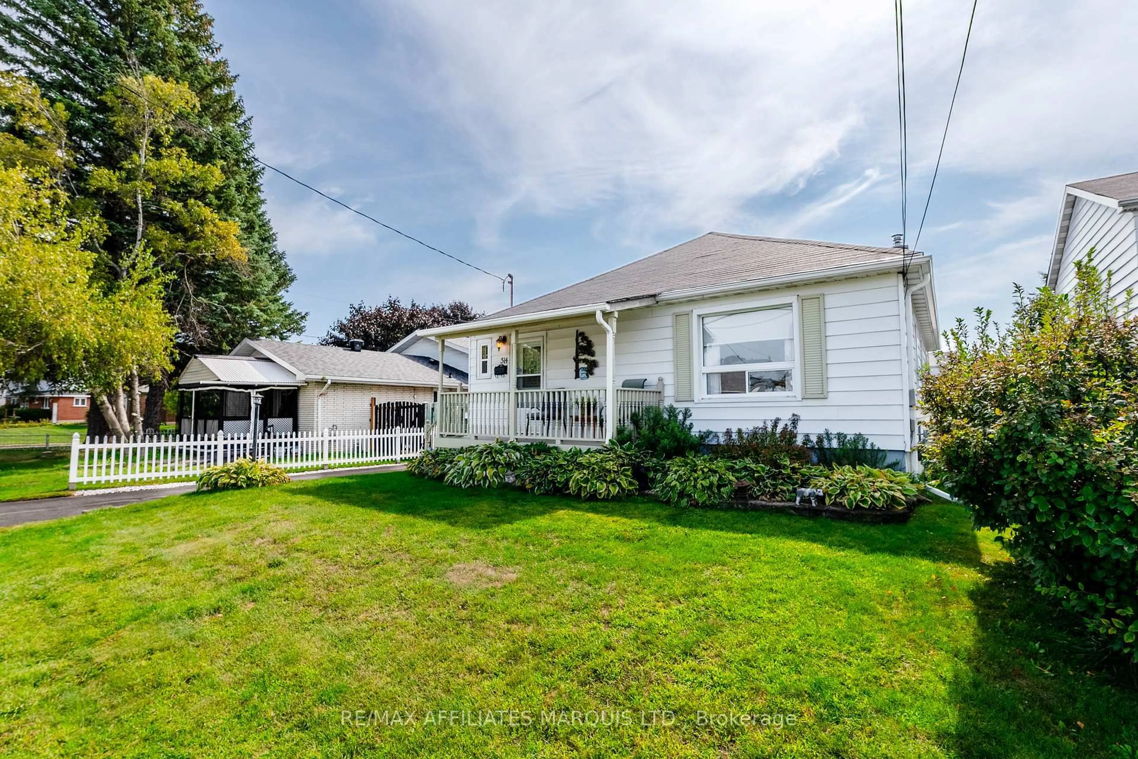 A pic from outside/outdoor area/front of a property/back of a property/a pic from drone, street for 514 Fourth E St, Cornwall Ontario K6H 2J8