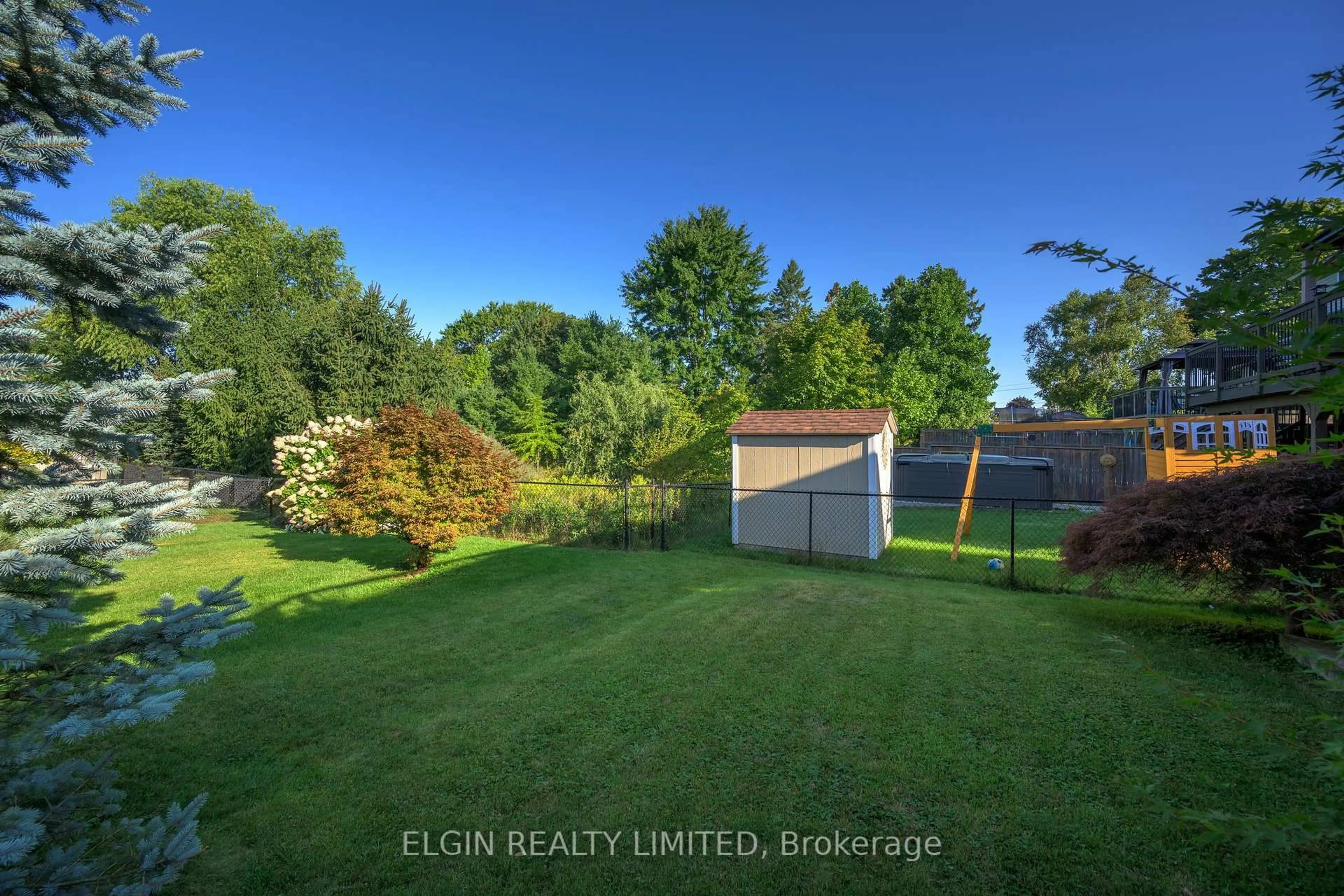 A pic from outside/outdoor area/front of a property/back of a property/a pic from drone, water/lake/river/ocean view for 12 PEACH TREE Blvd, St. Thomas Ontario N5R 0B3