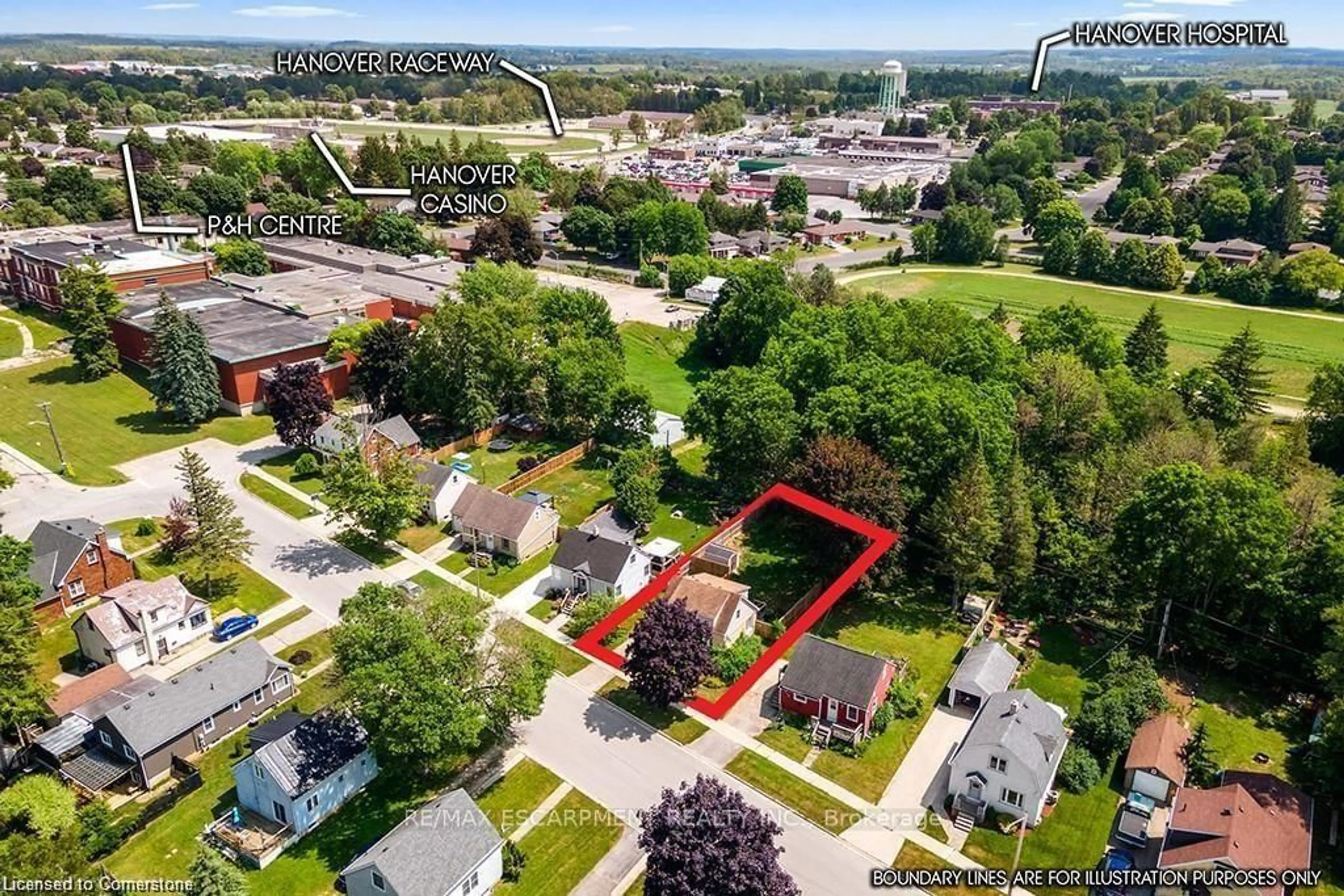 A pic from outside/outdoor area/front of a property/back of a property/a pic from drone, street for 119 7th St, Hanover Ontario N4N 1G3