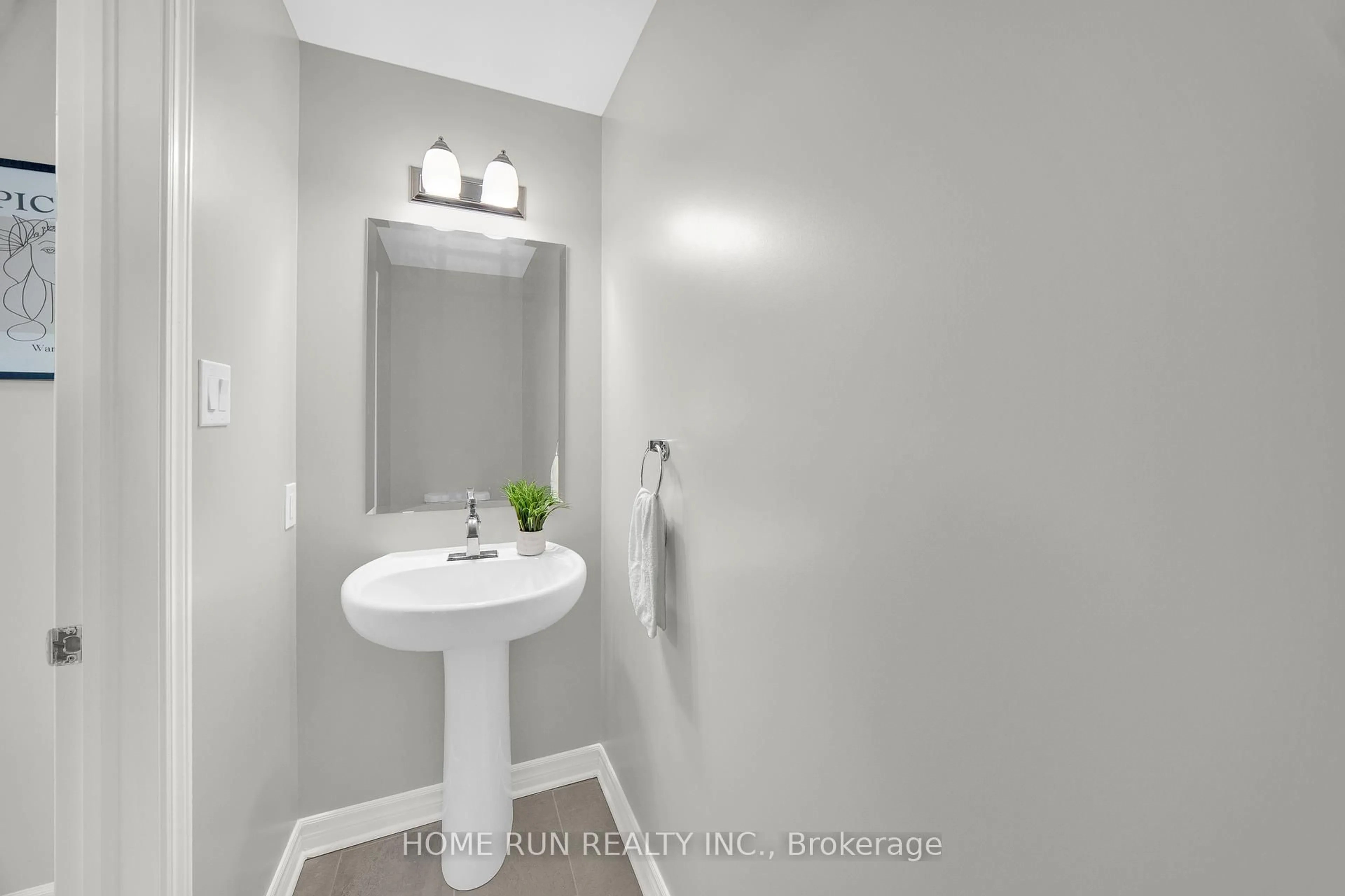 Standard bathroom, ceramic/tile floor for 347 LeBoutillier Ave, Ottawa Ontario K1K 2V7