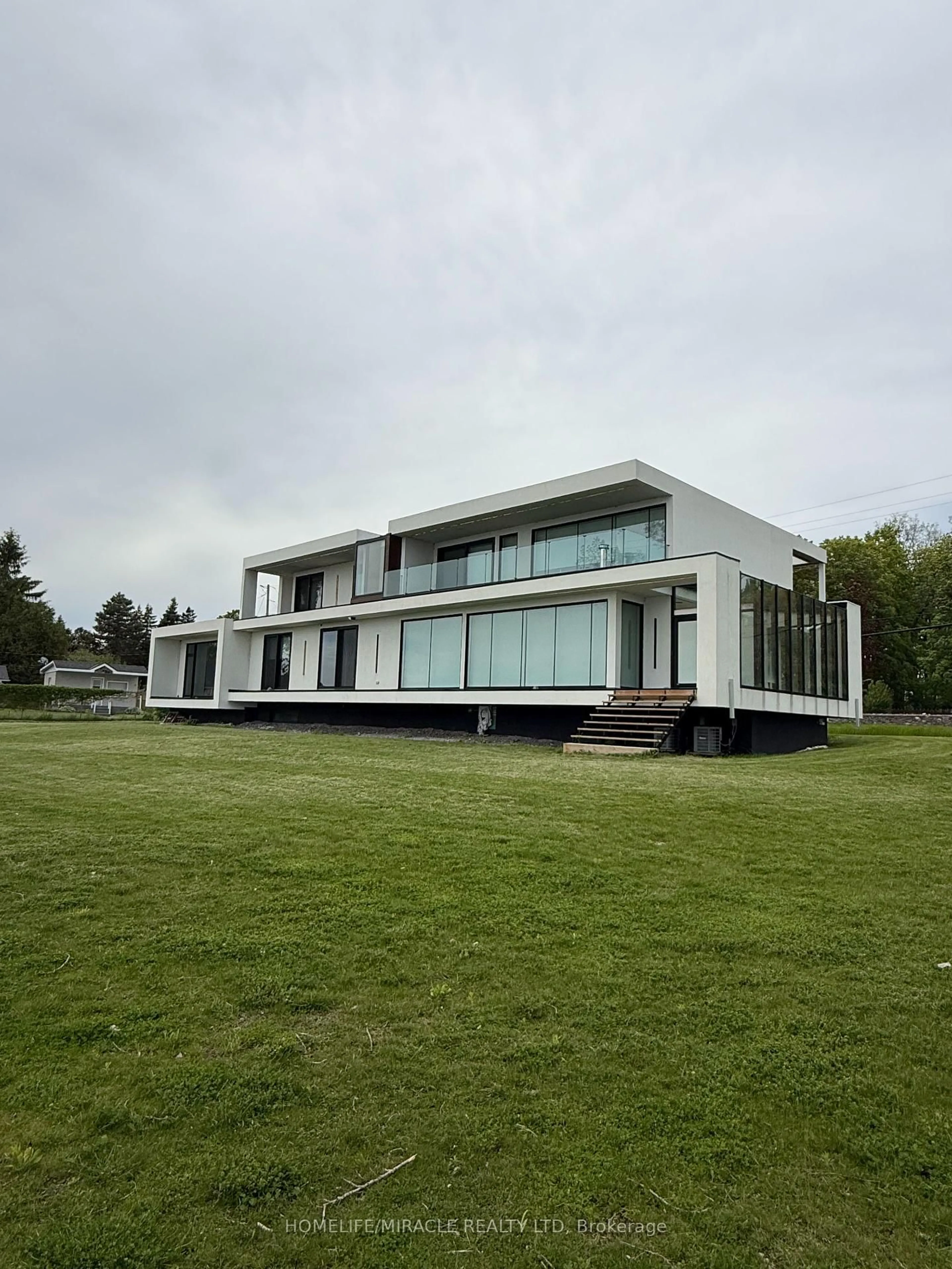 Home with vinyl exterior material, building for 1722 Old Highway 2, Belleville Ontario K8N 4Z2