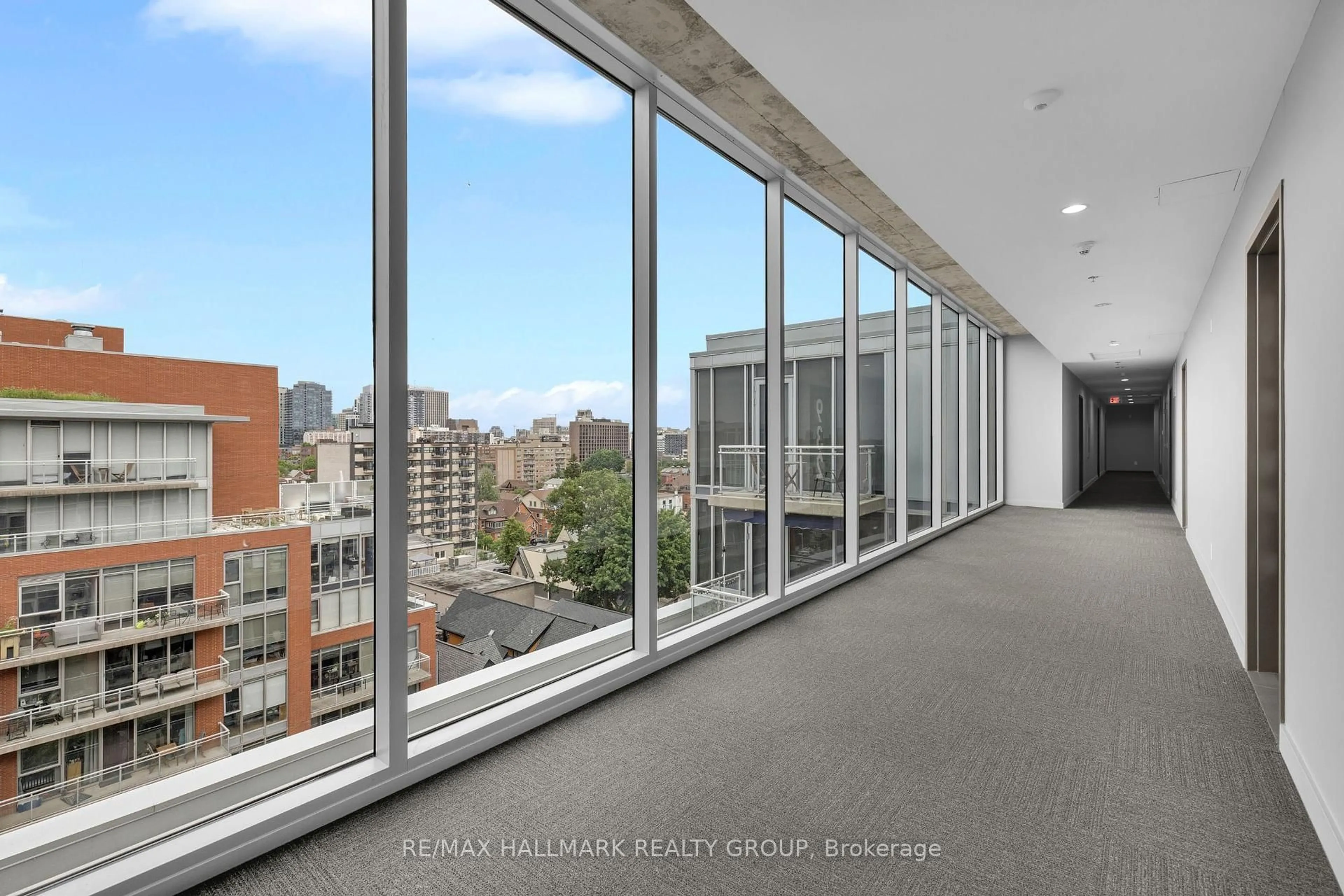 Indoor foyer for 340 Mcleod St #933, Ottawa Ontario K2P 1A4