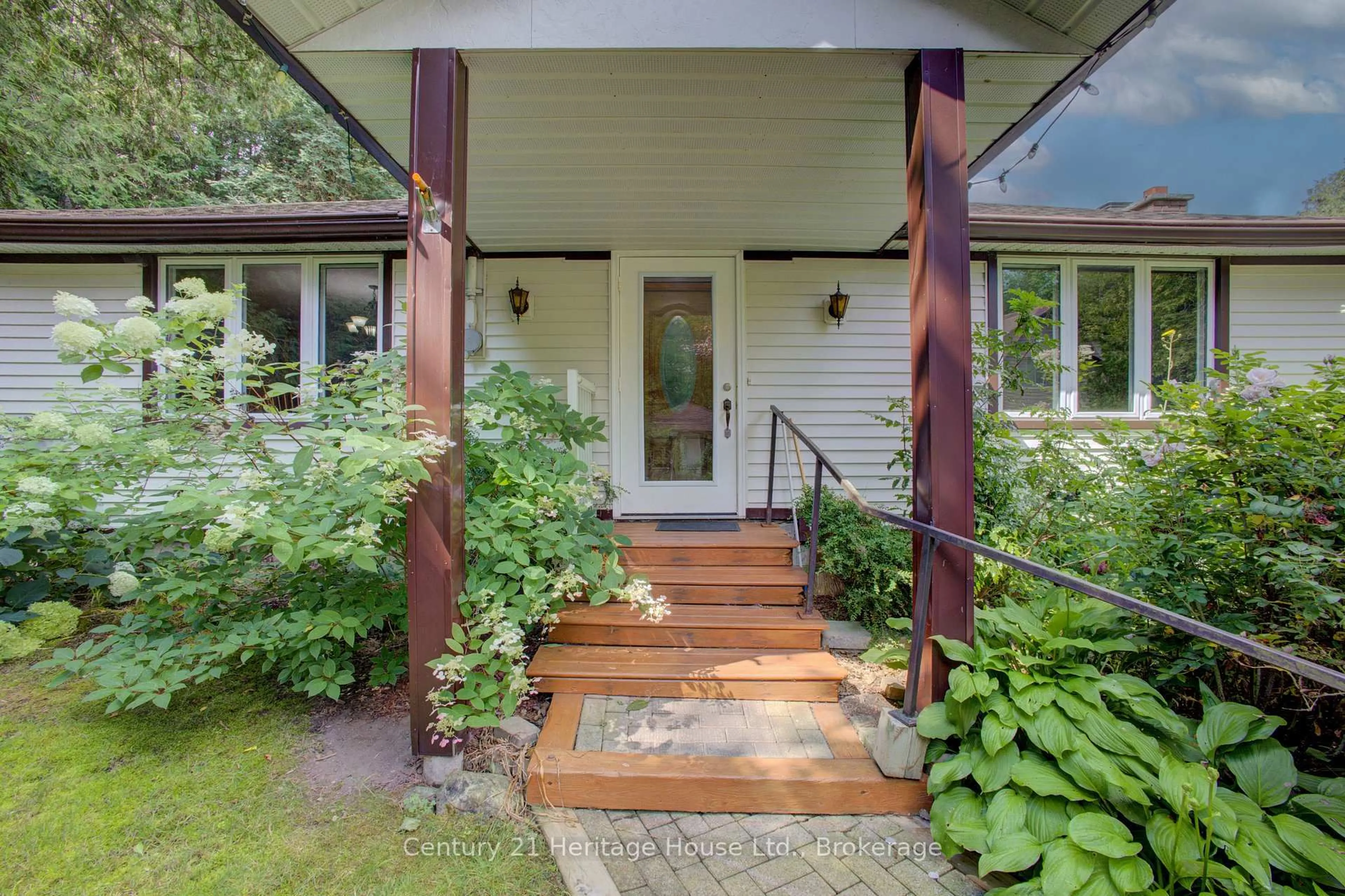 Indoor entryway for 473514 Camp Oliver Rd, West Grey Ontario N0C 1K0