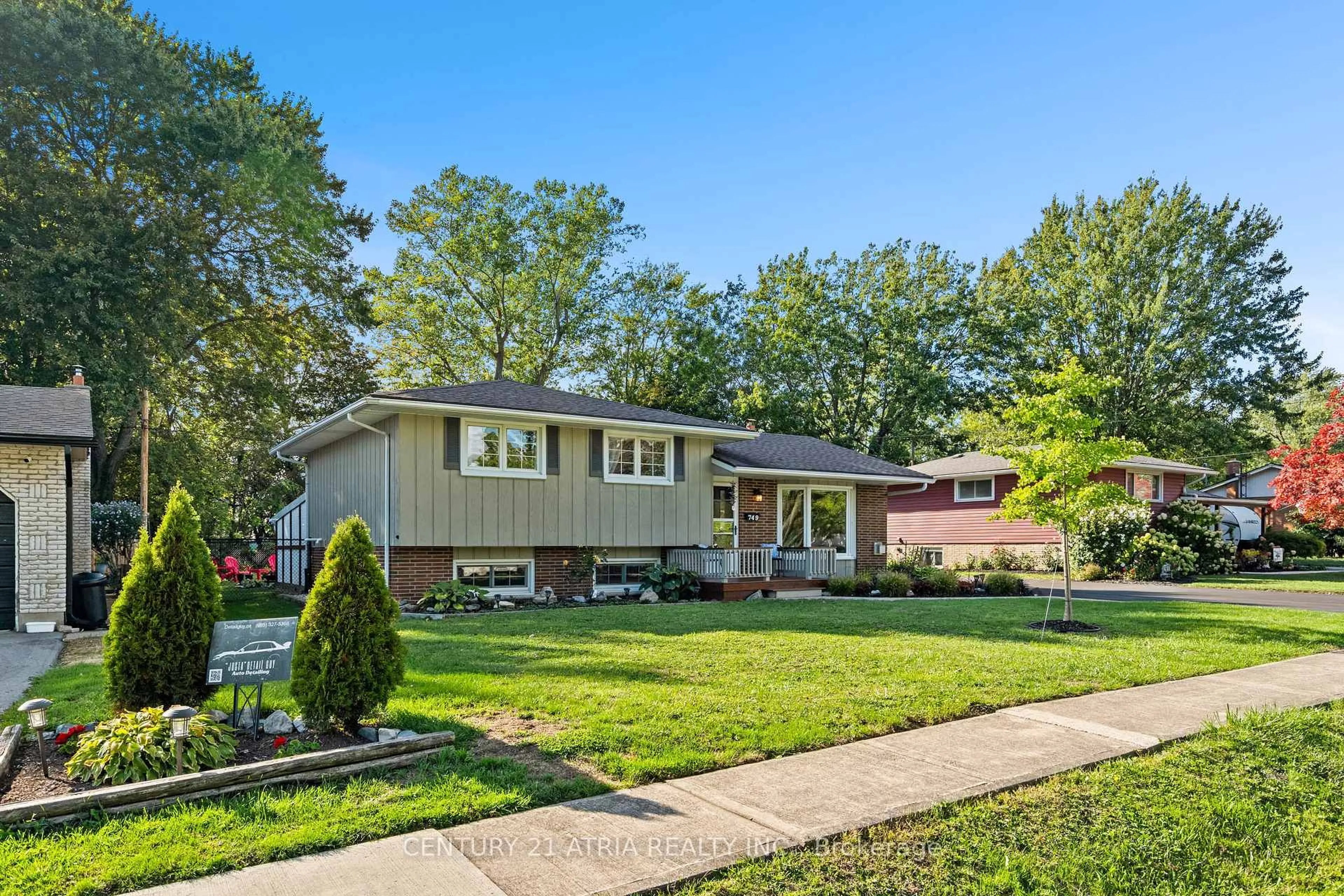 Home with vinyl exterior material, street for 749 Ferndale Ave, Fort Erie Ontario L2A 5E1