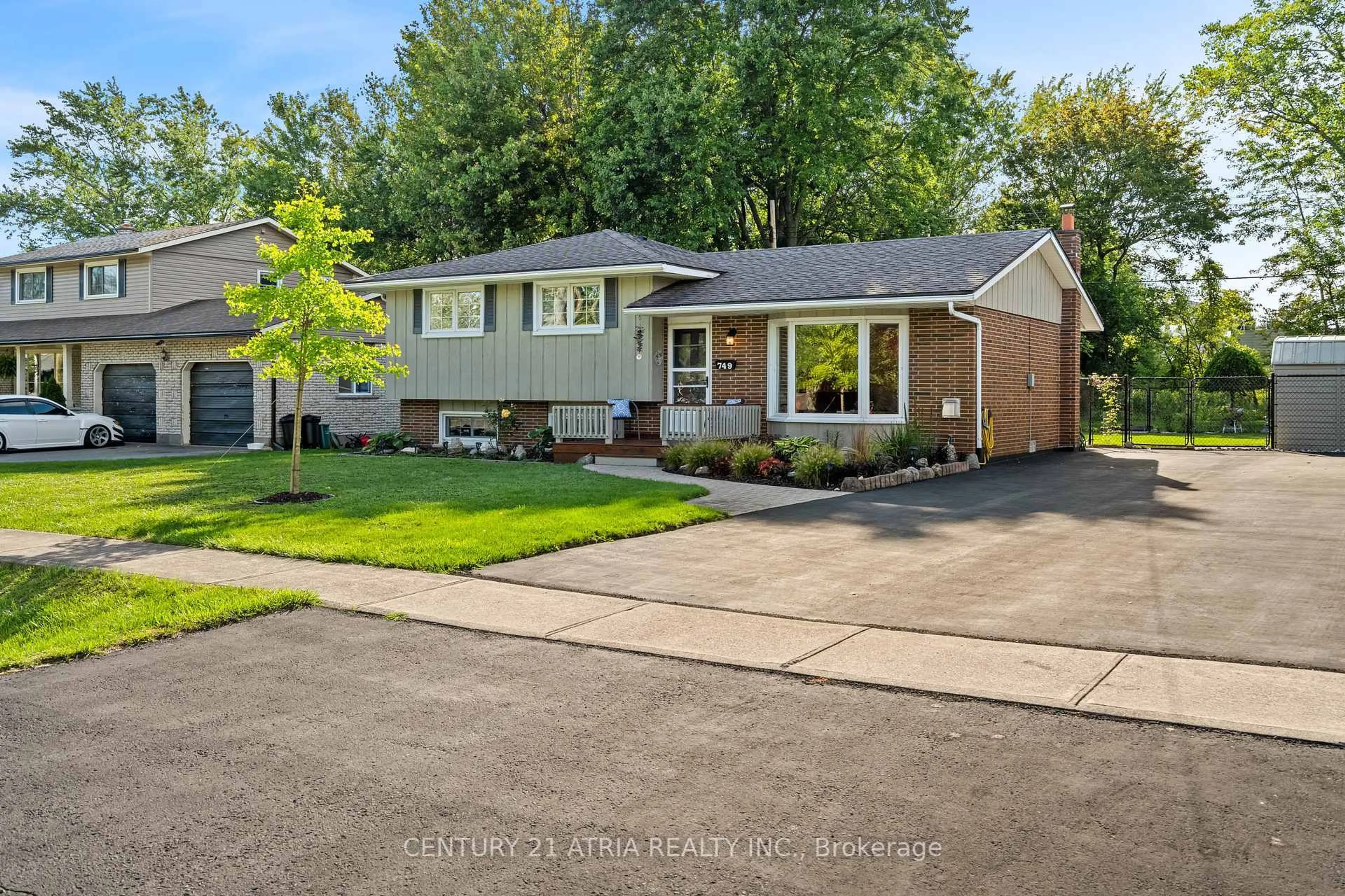 Home with brick exterior material, street for 749 Ferndale Ave, Fort Erie Ontario L2A 5E1