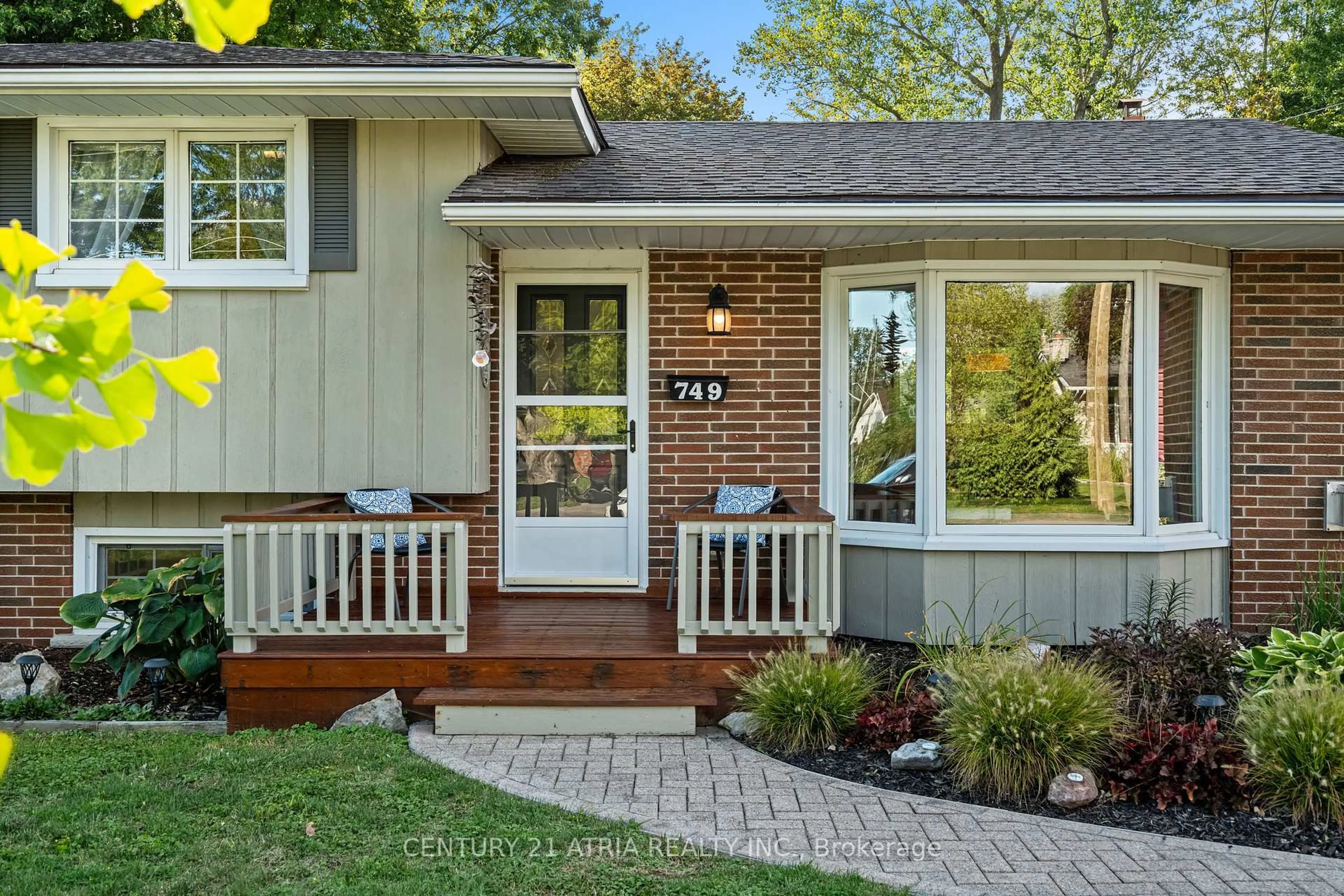 Home with brick exterior material, street for 749 Ferndale Ave, Fort Erie Ontario L2A 5E1